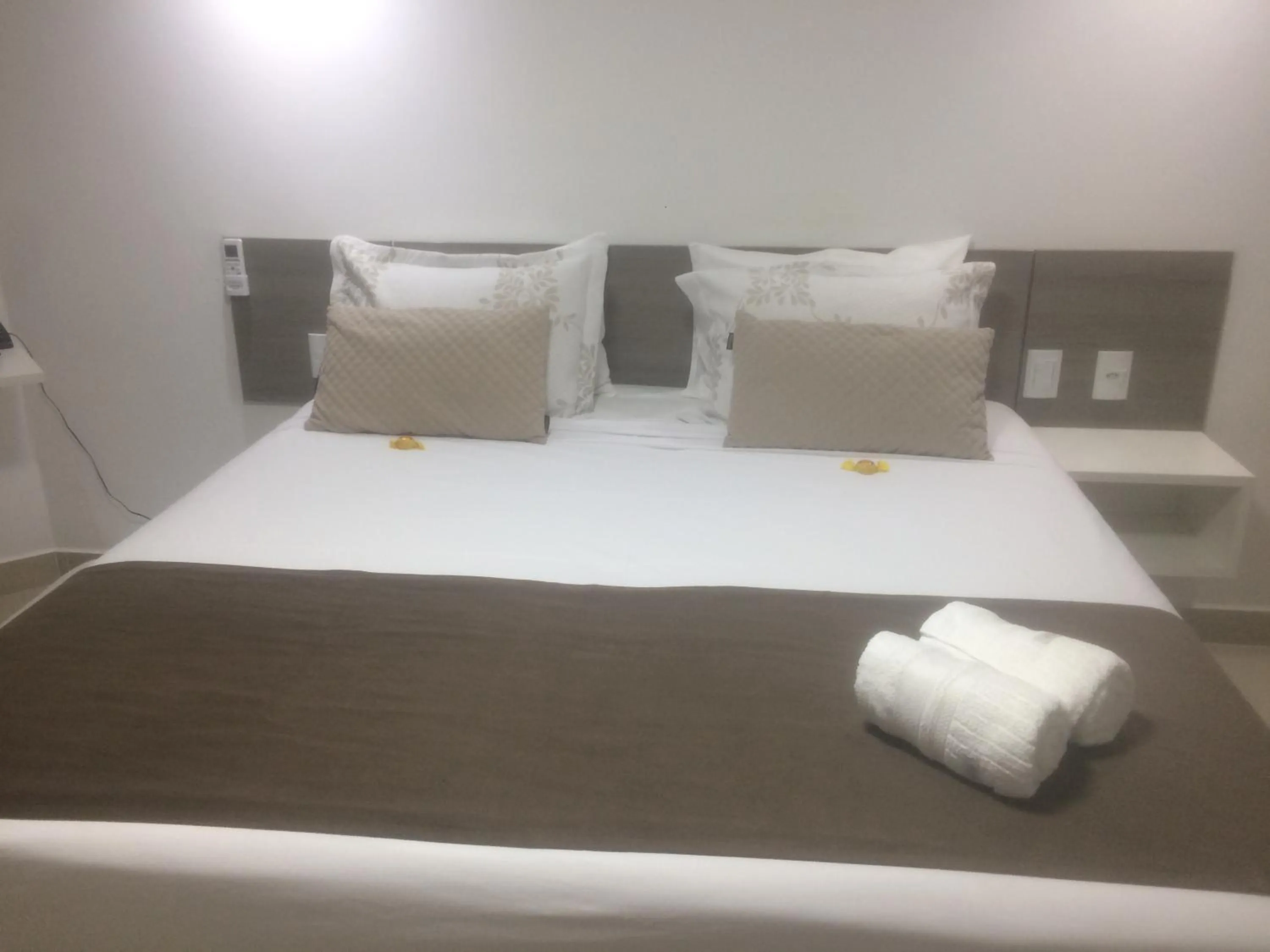 Bed in Gold Flat Cabo Branco