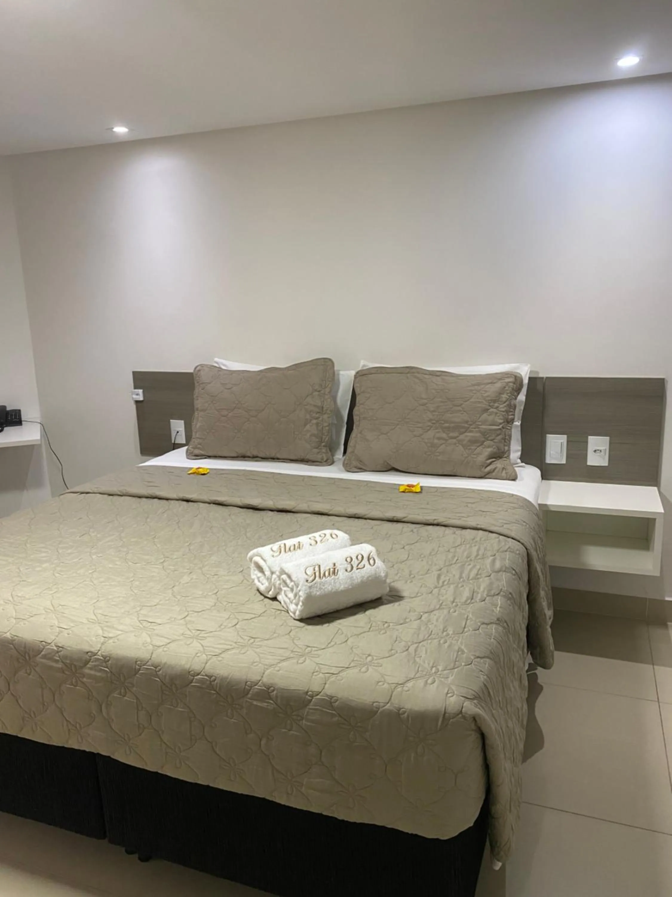 Bed in Gold Flat Cabo Branco