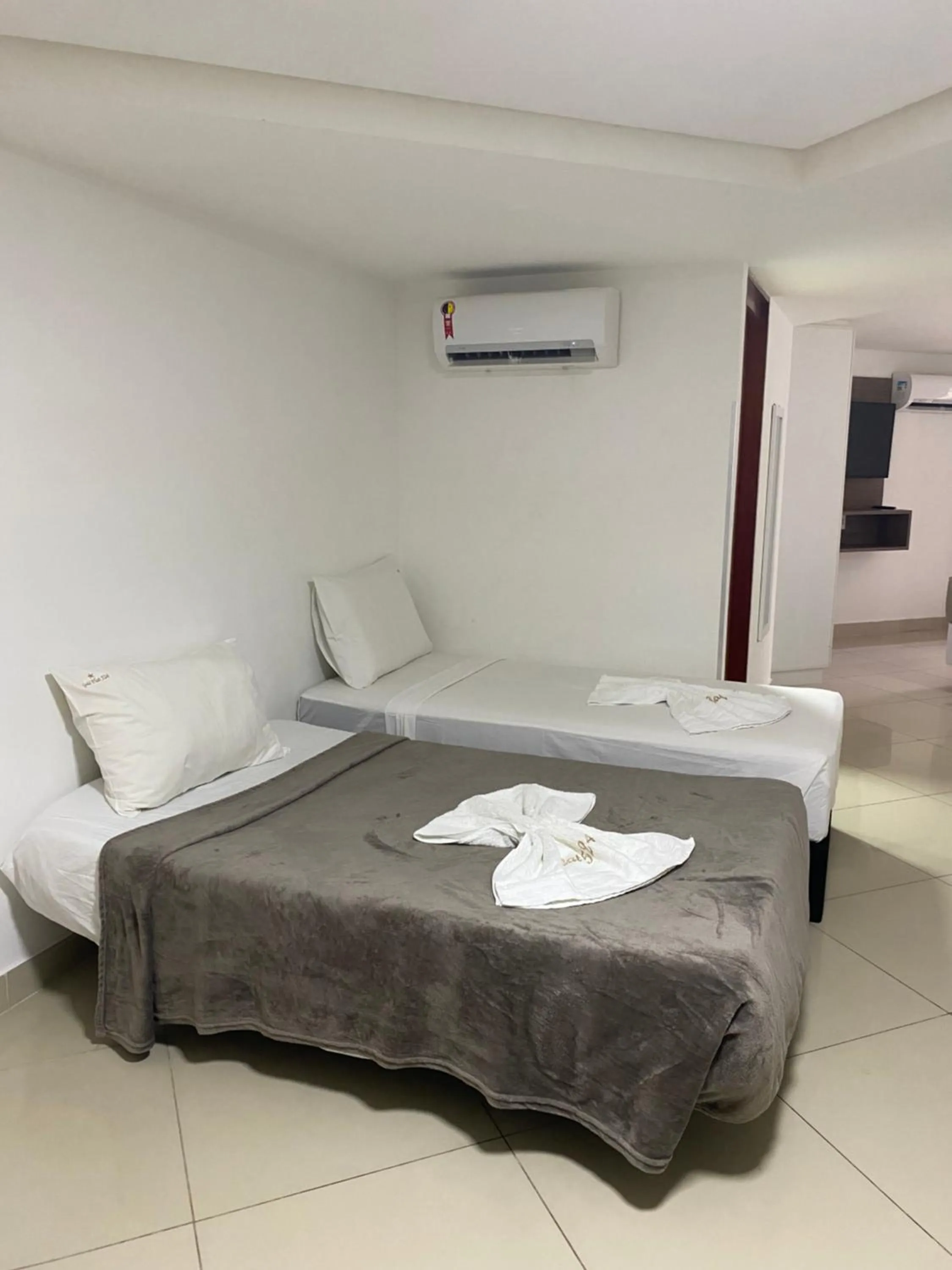 Bed in Gold Flat Cabo Branco