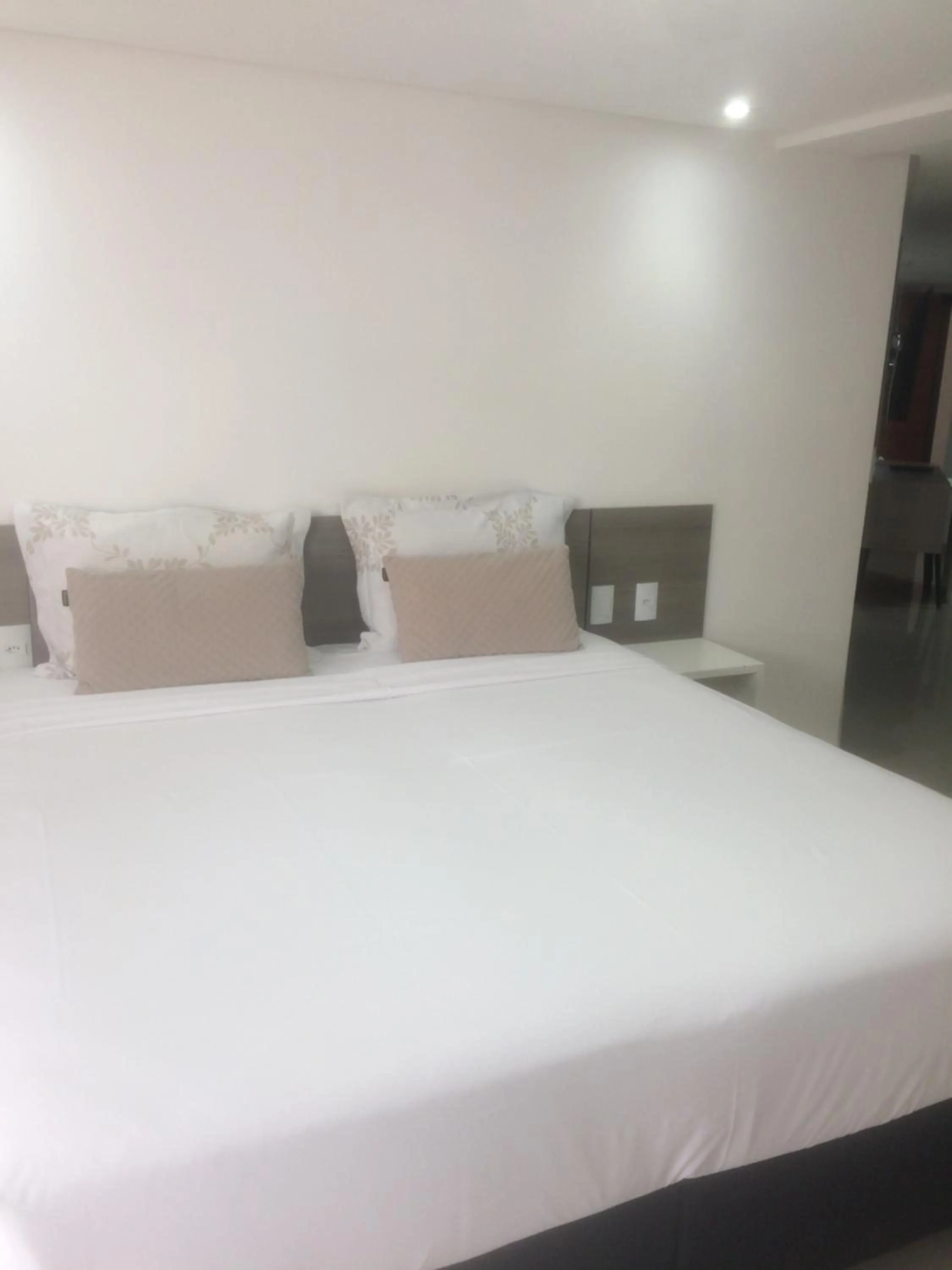 Bed in Gold Flat Cabo Branco