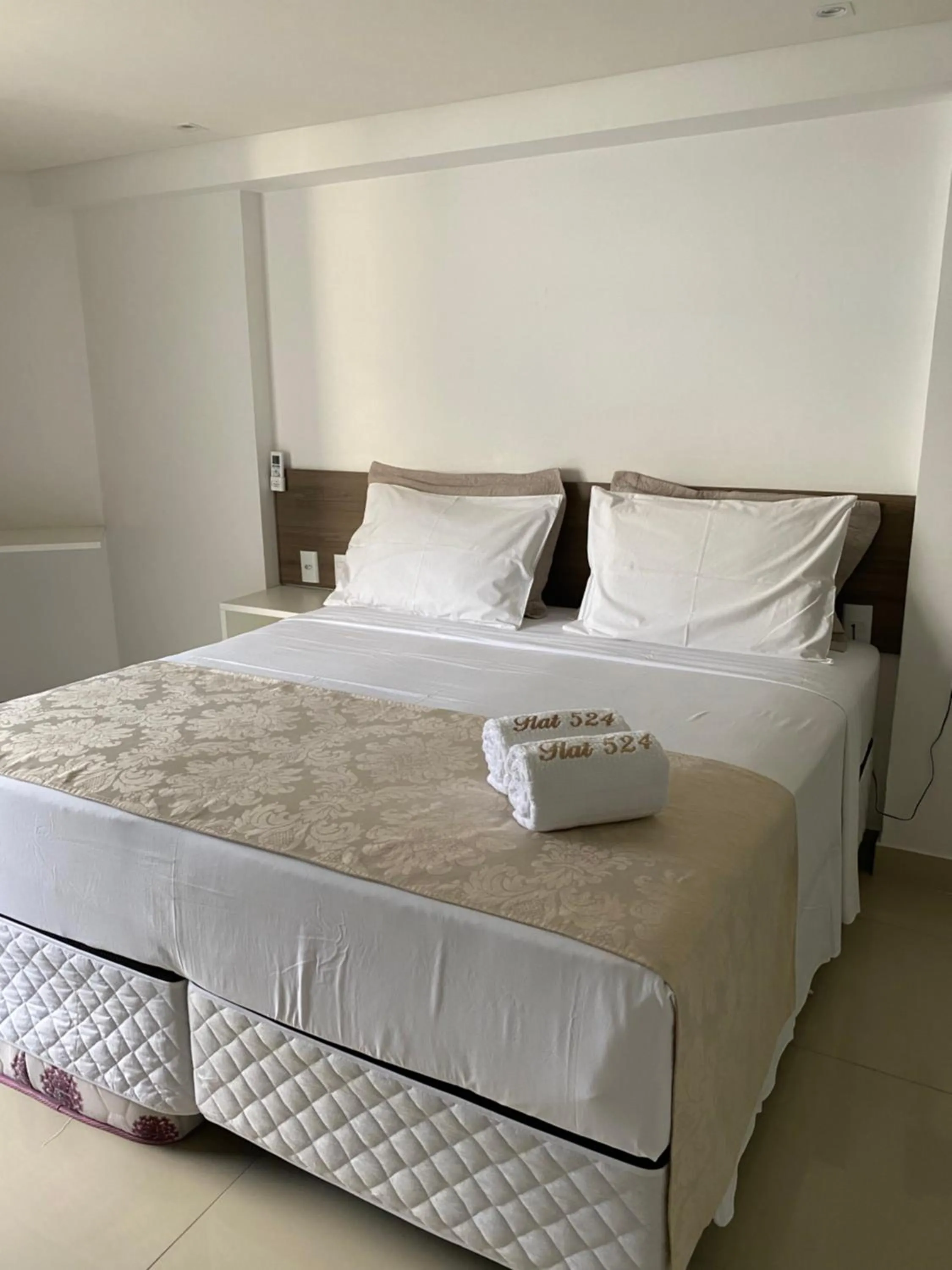 Bed in Gold Flat Cabo Branco