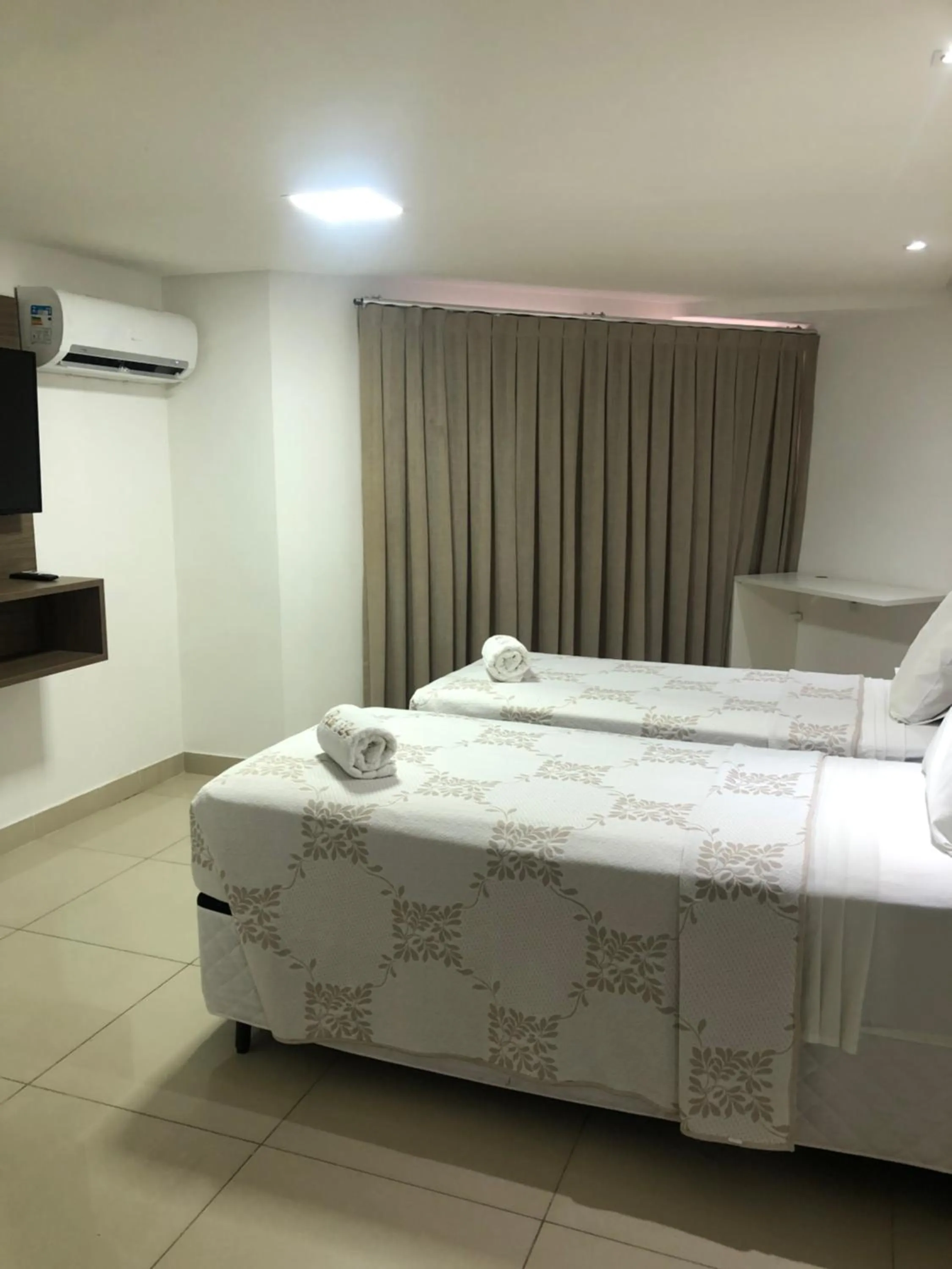 Bed in Gold Flat Cabo Branco