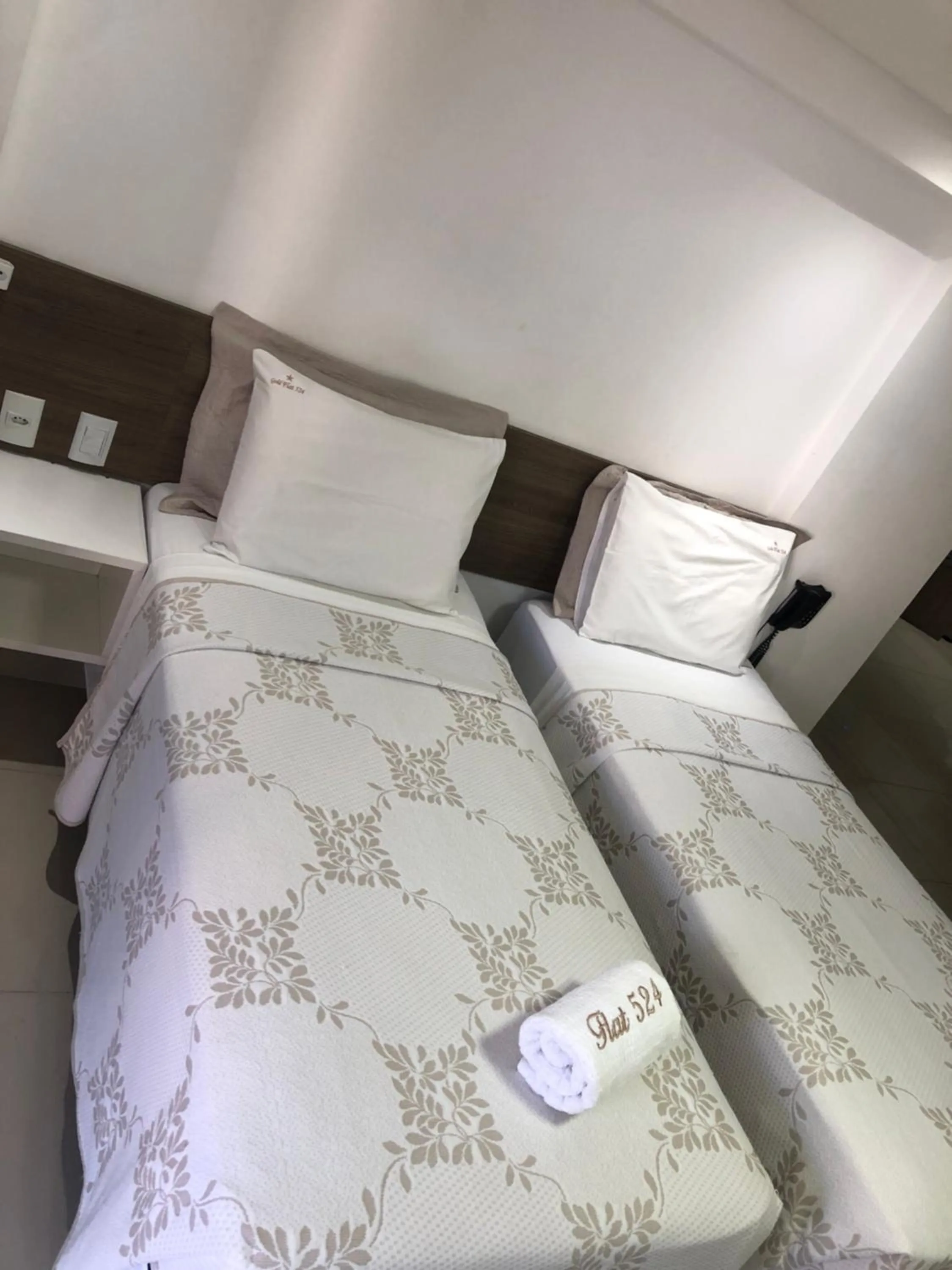 Bed in Gold Flat Cabo Branco