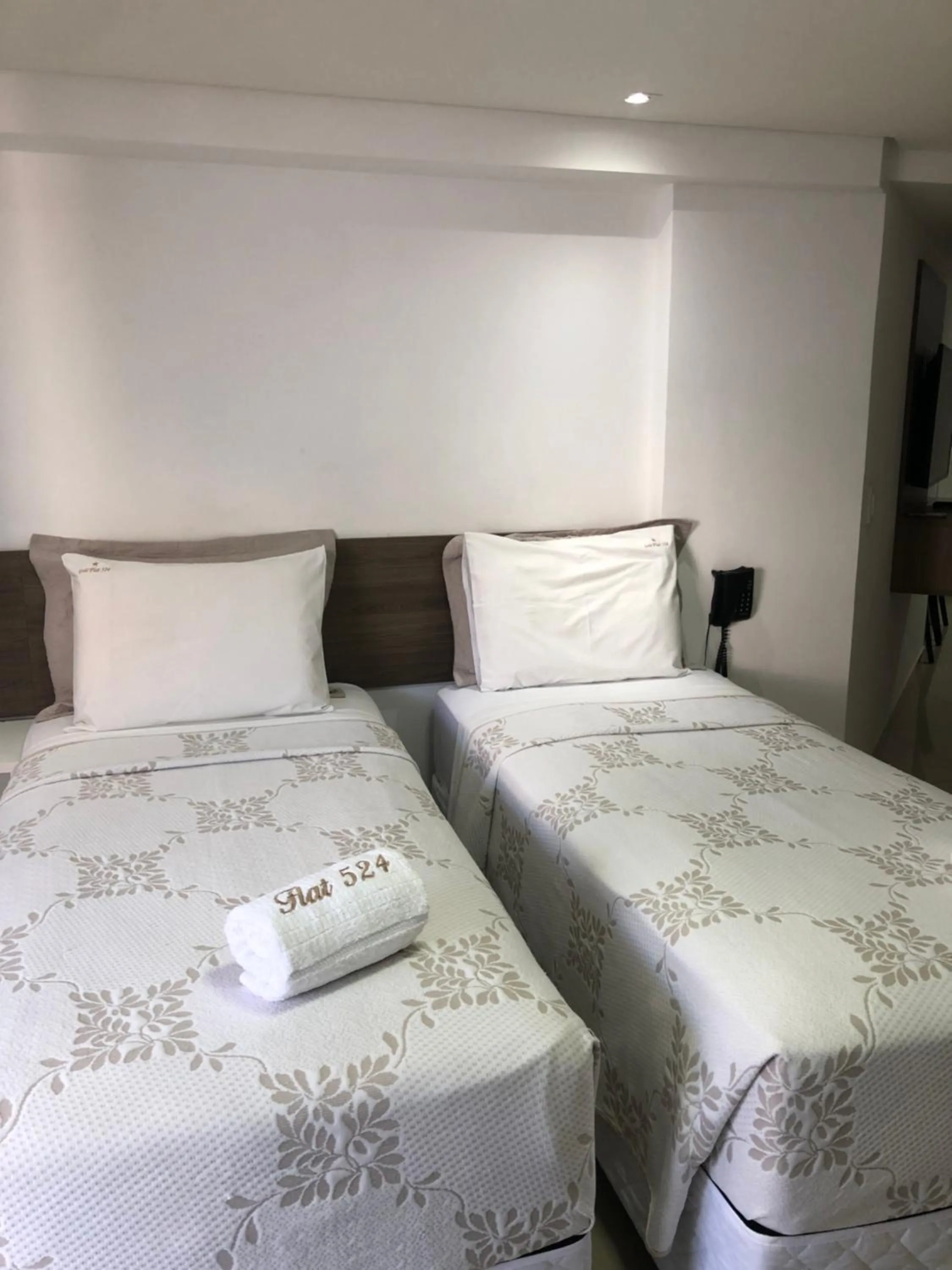 Bed in Gold Flat Cabo Branco