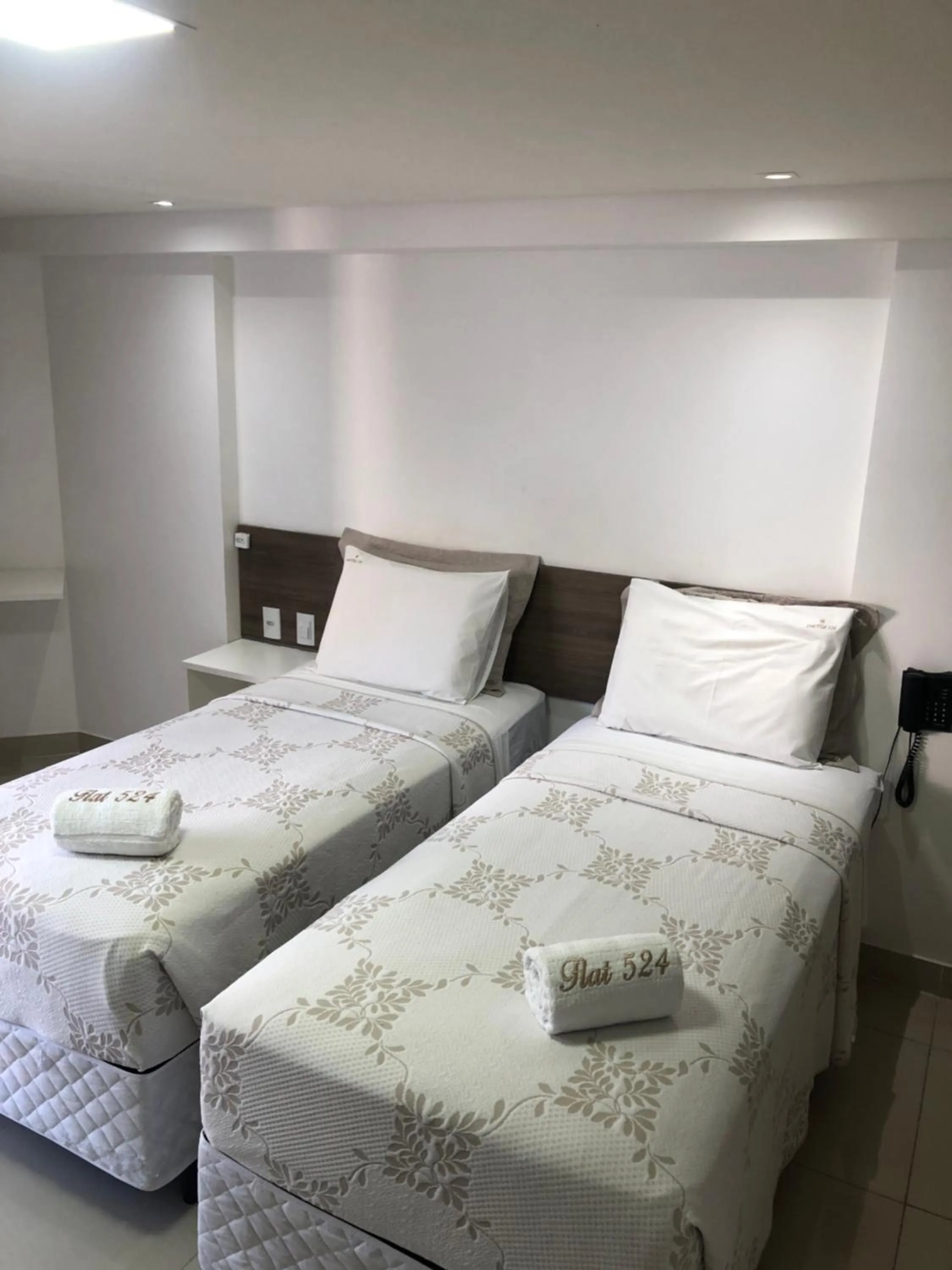 Bed in Gold Flat Cabo Branco