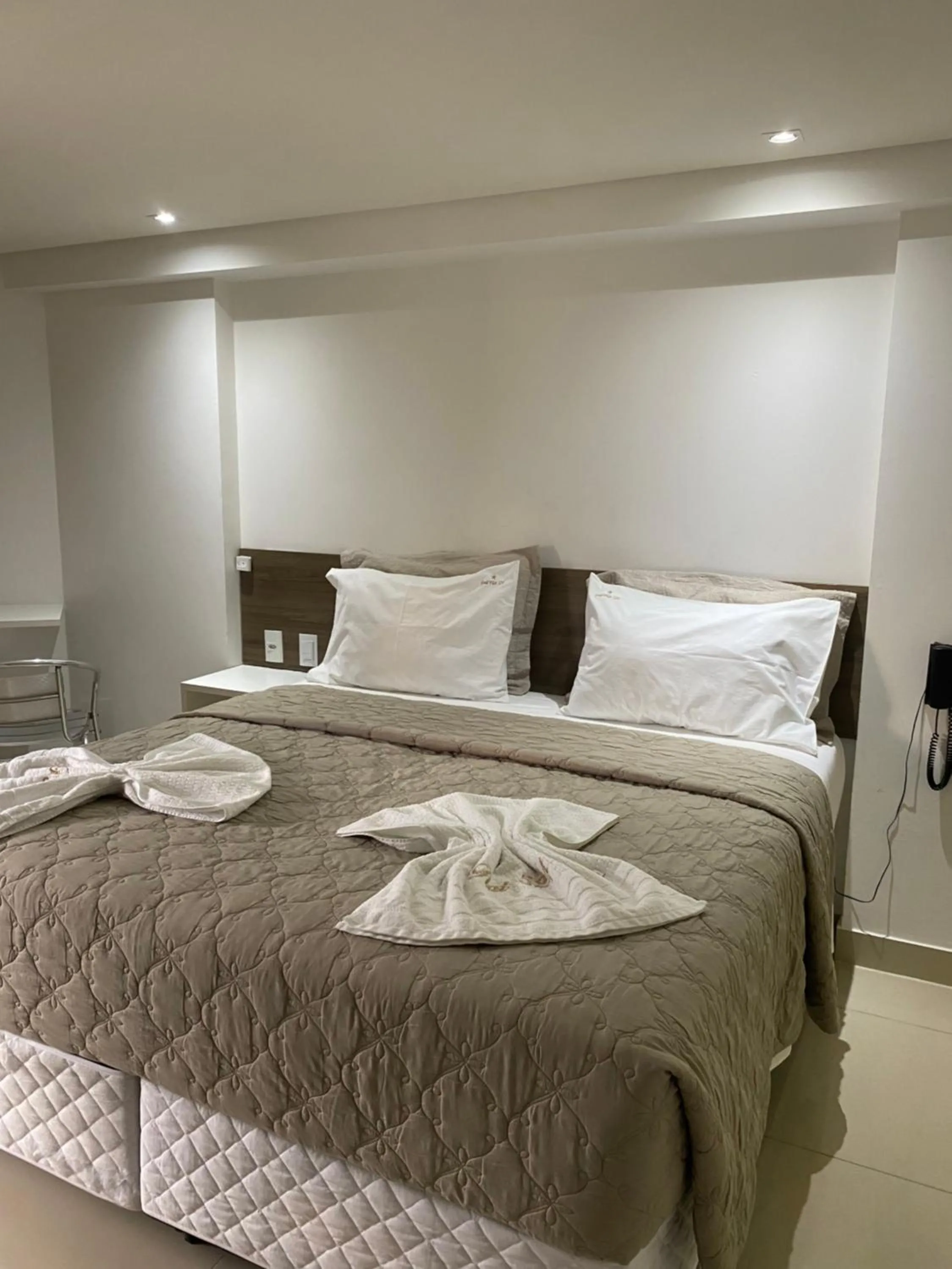 Bed in Gold Flat Cabo Branco