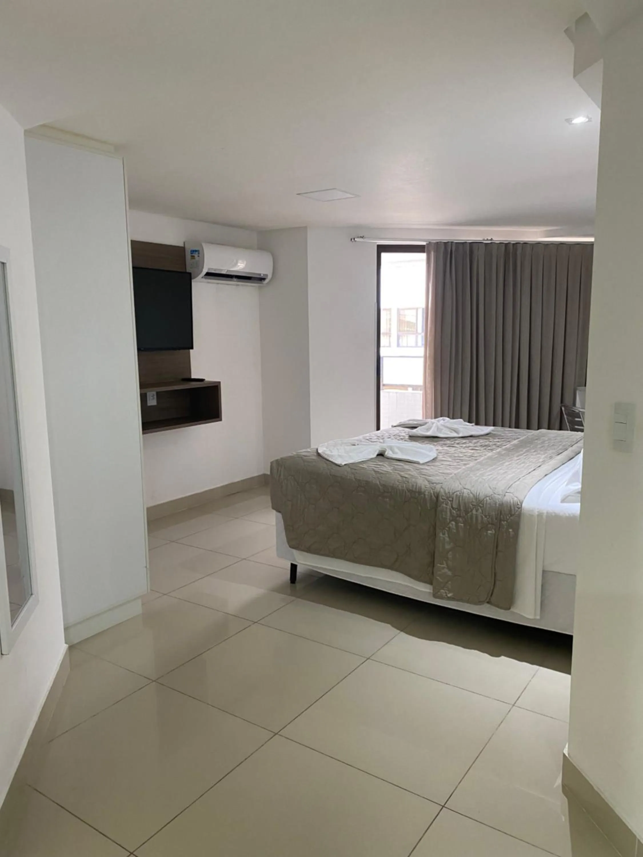 Bed in Gold Flat Cabo Branco