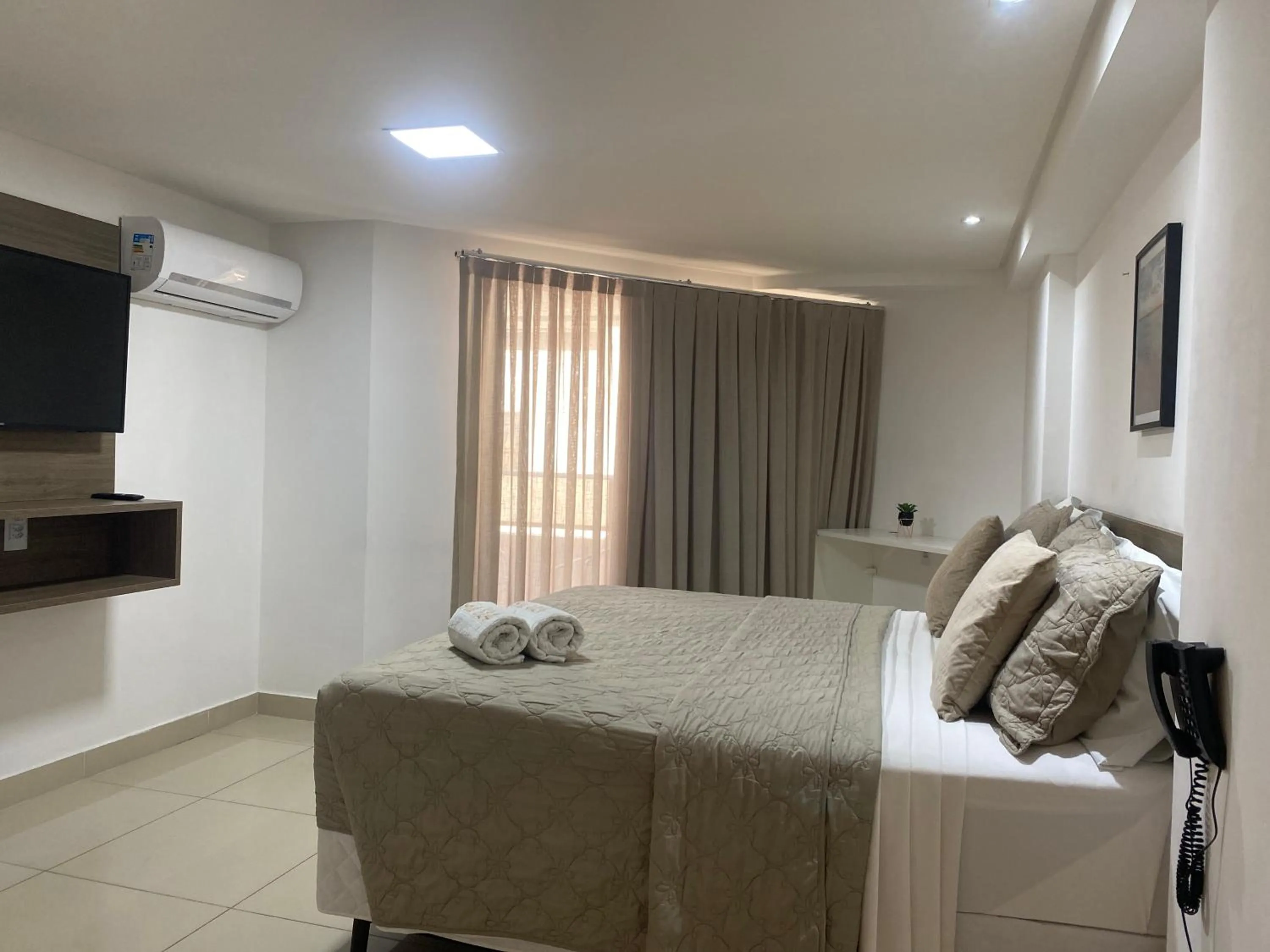 Bed in Gold Flat Cabo Branco