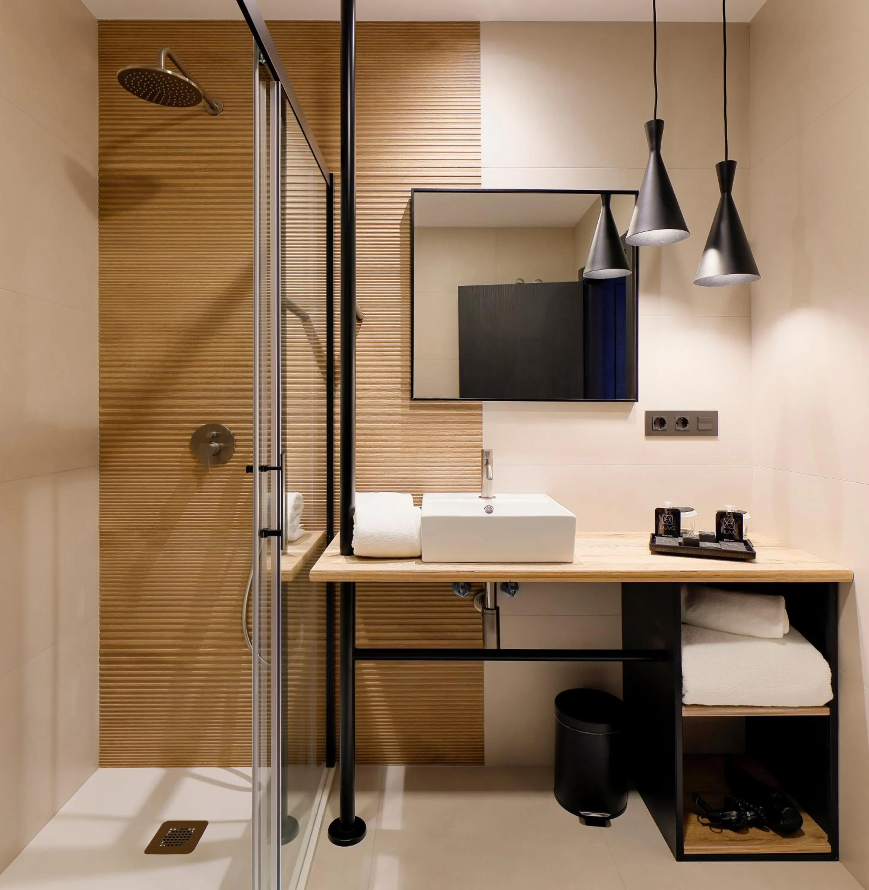 Shower in Nuvō Hotel Boutique
