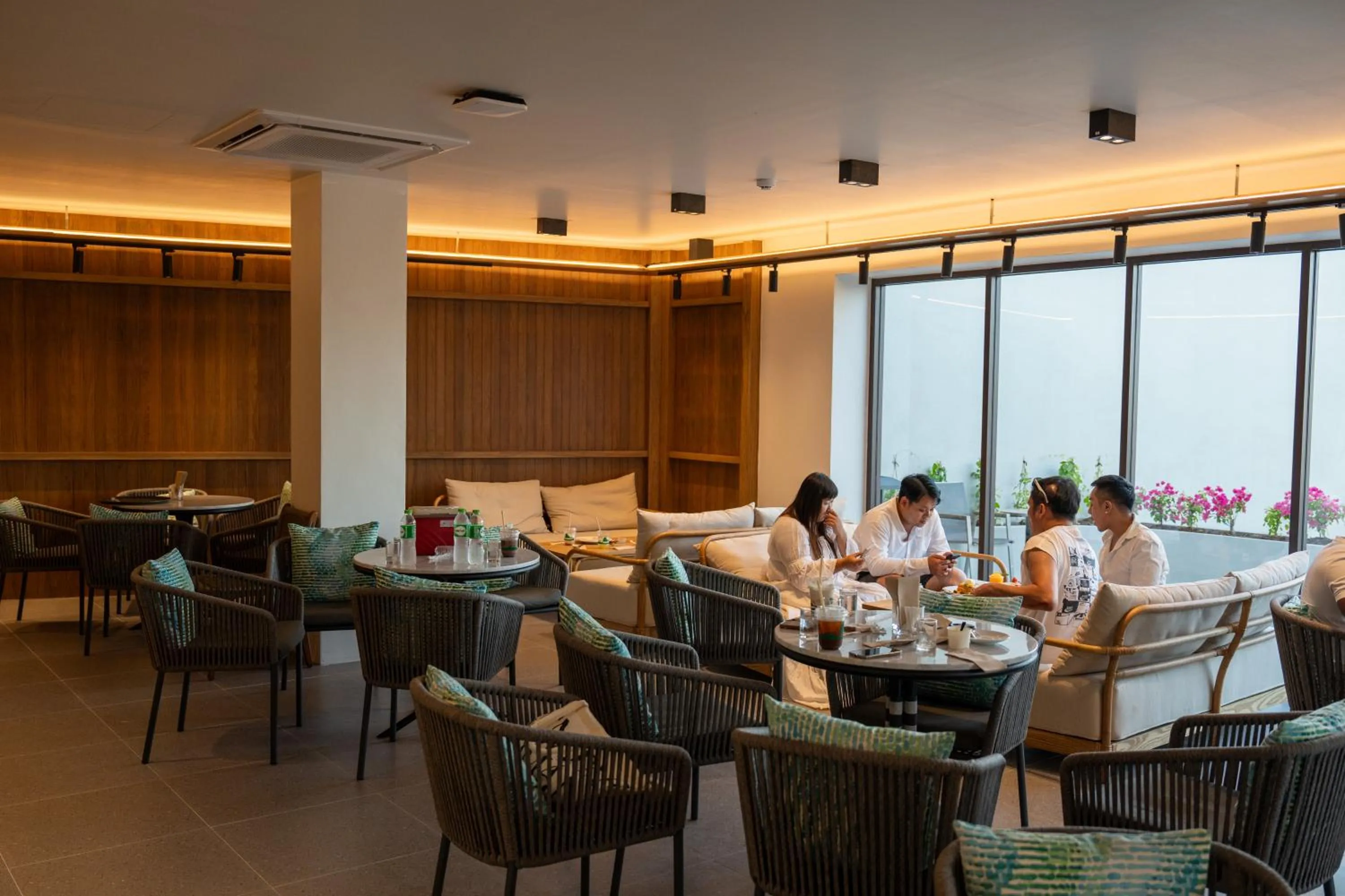 Restaurant/places to eat in Beyond Skywalk Nangshi