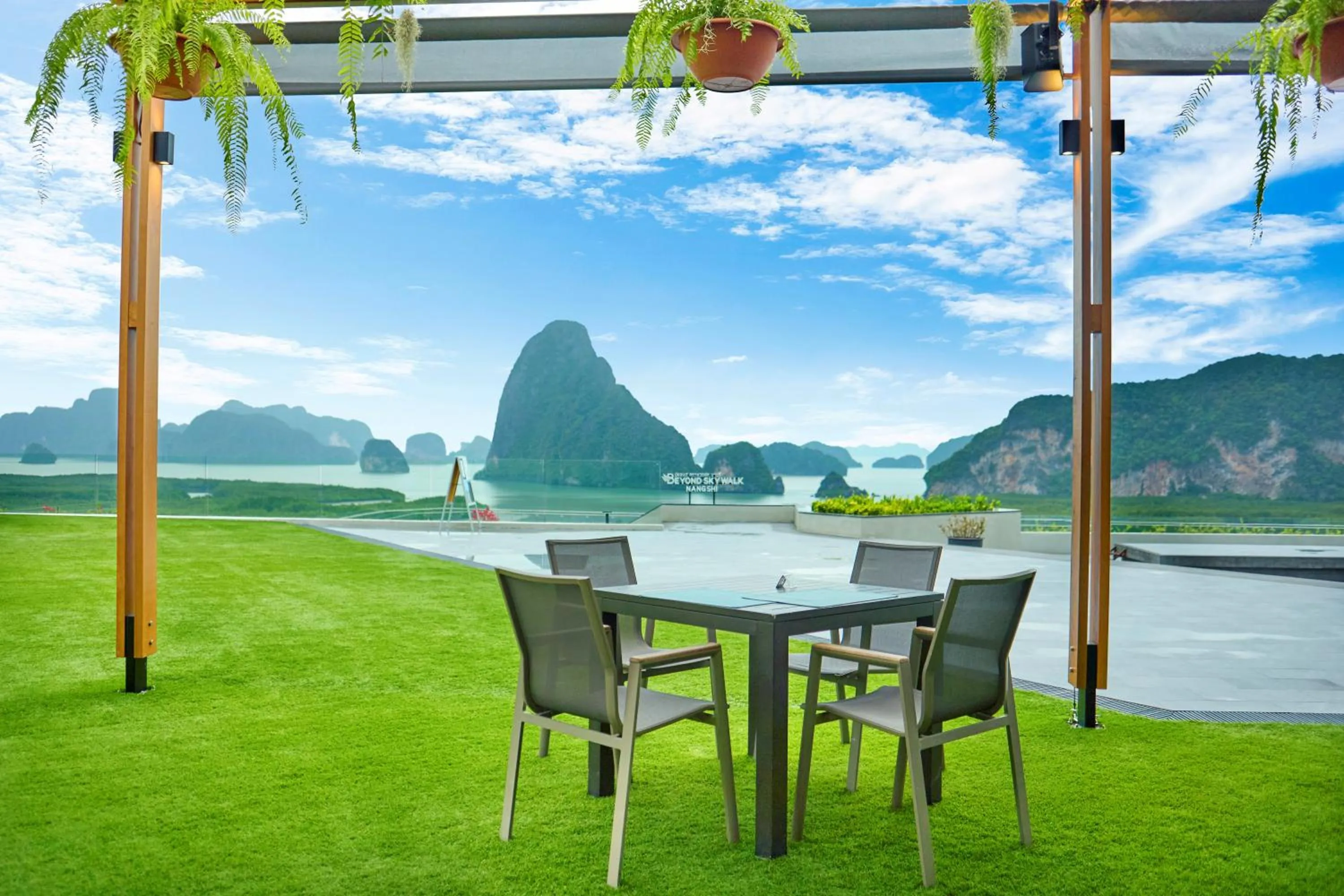 Restaurant/places to eat in Beyond Skywalk Nangshi