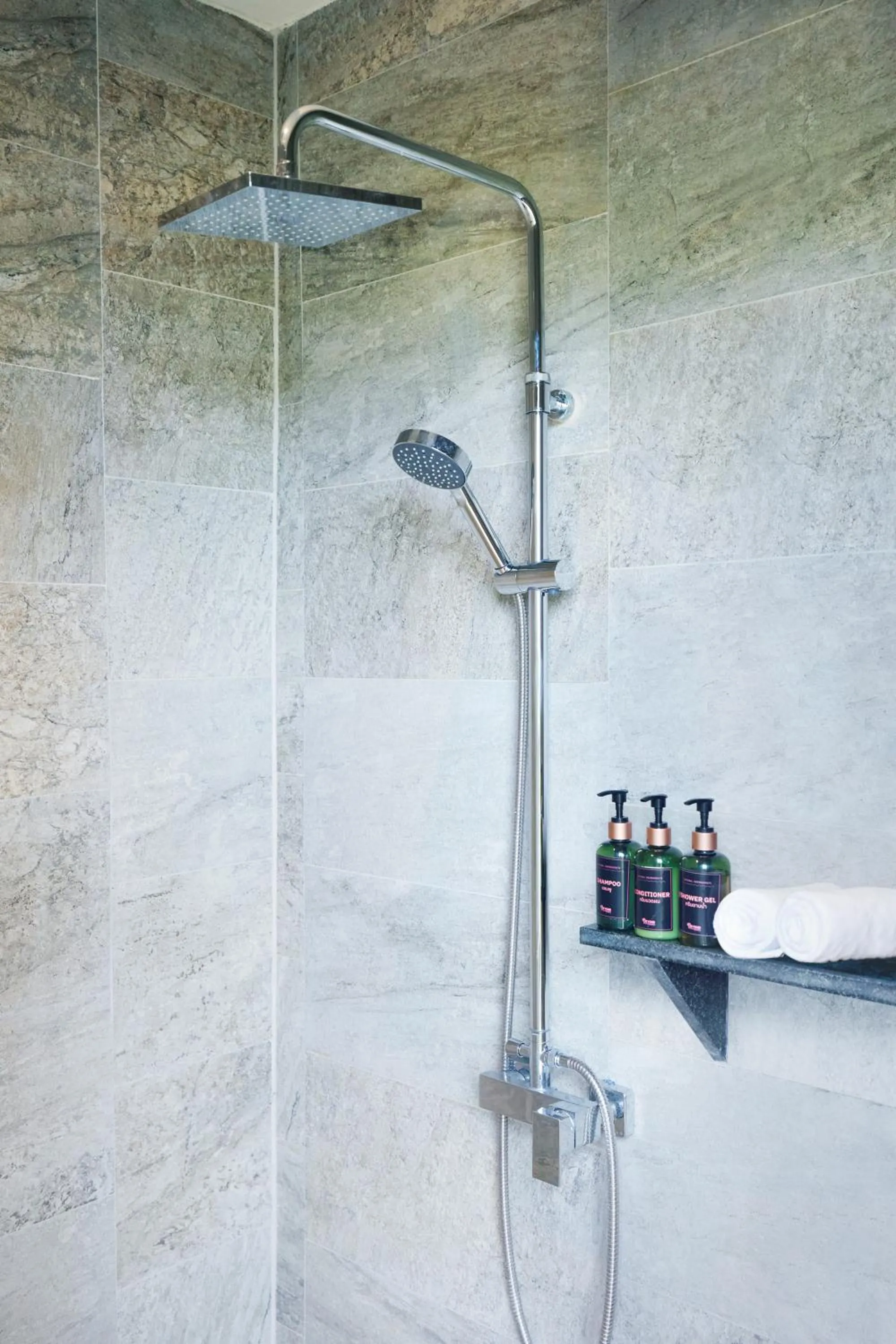 Shower in Beyond Skywalk Nangshi