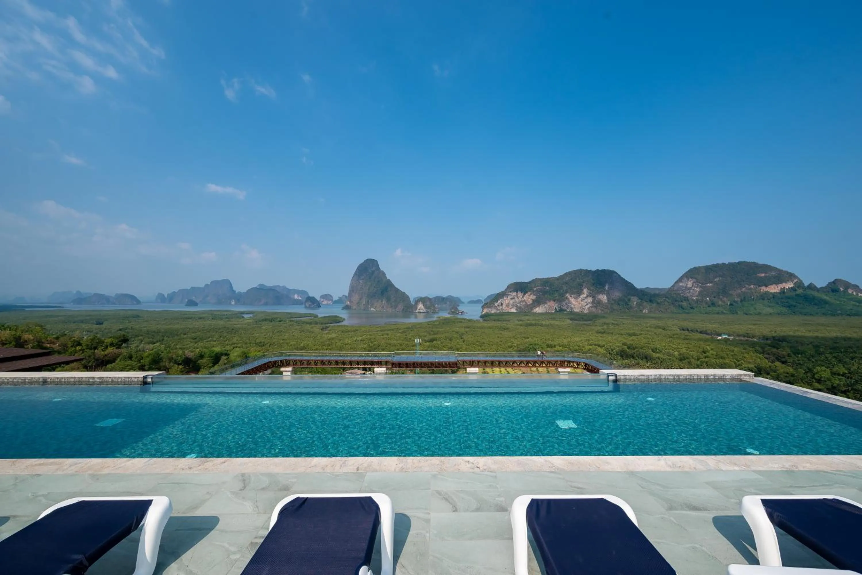 Swimming pool in Beyond Skywalk Nangshi