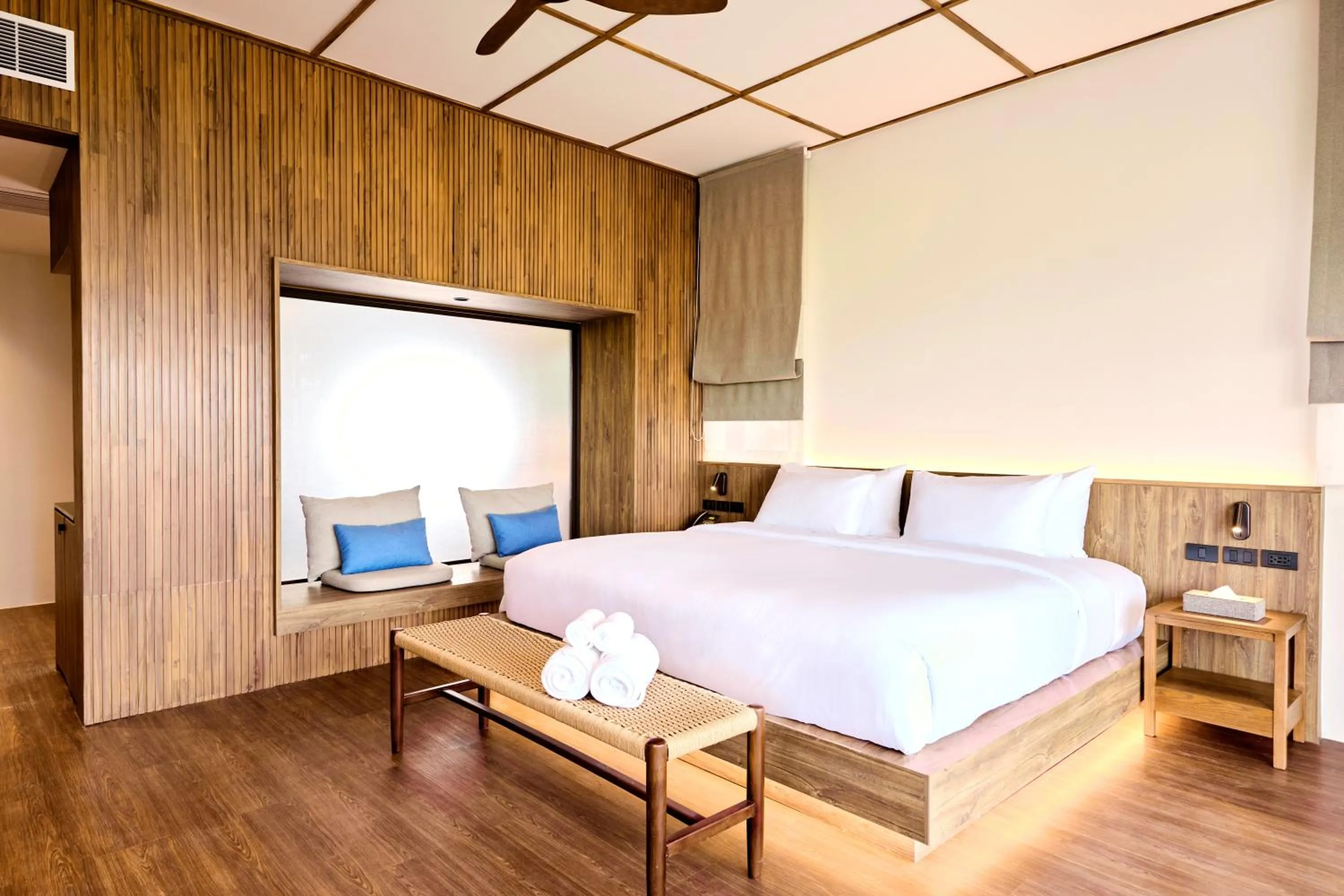 Photo of the whole room, Bed in Beyond Skywalk Nangshi