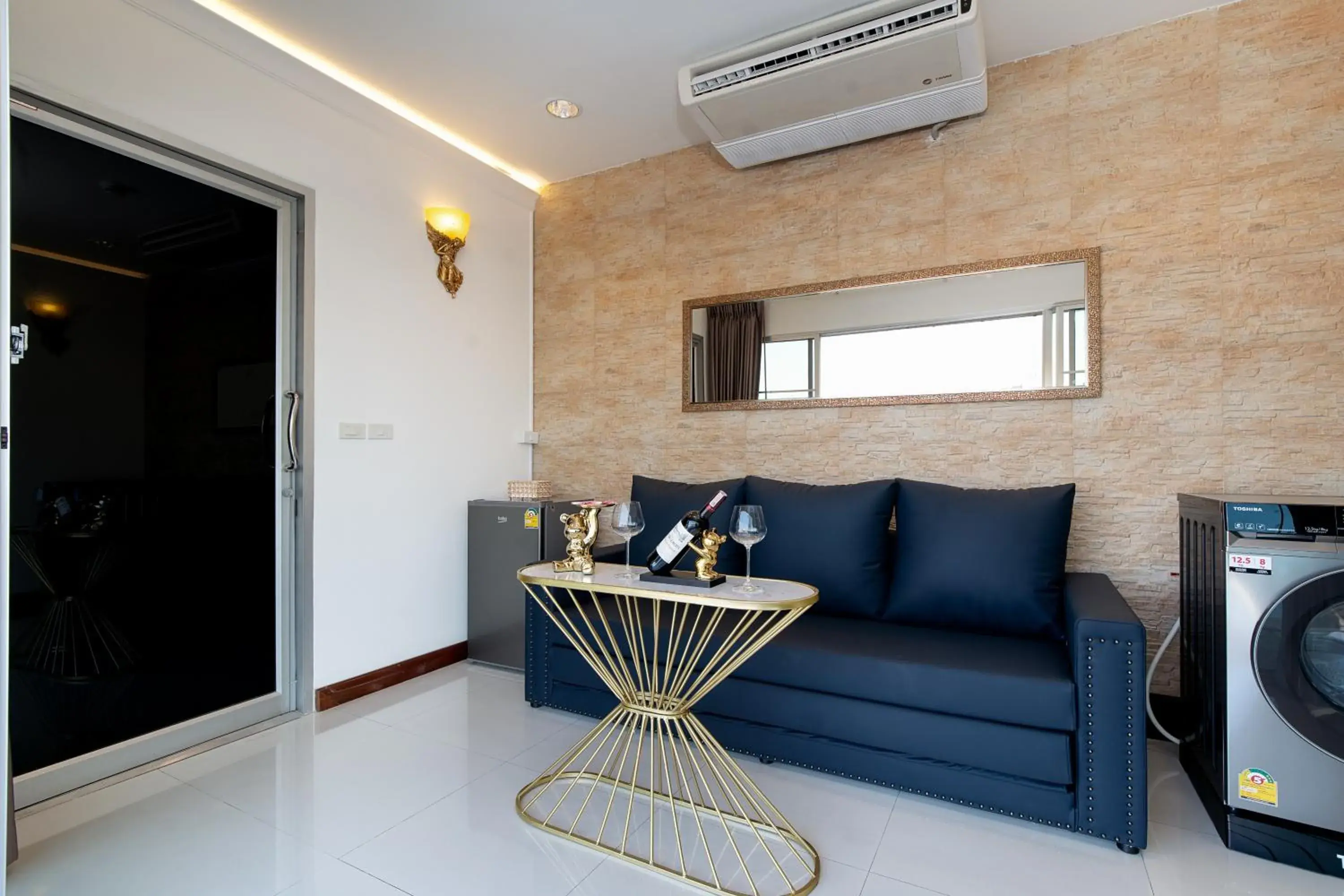 Penthouse Suite with Pool Access in Capitel Rama 4 Penthouse Suite with Pool Access in Capitel Rama 4