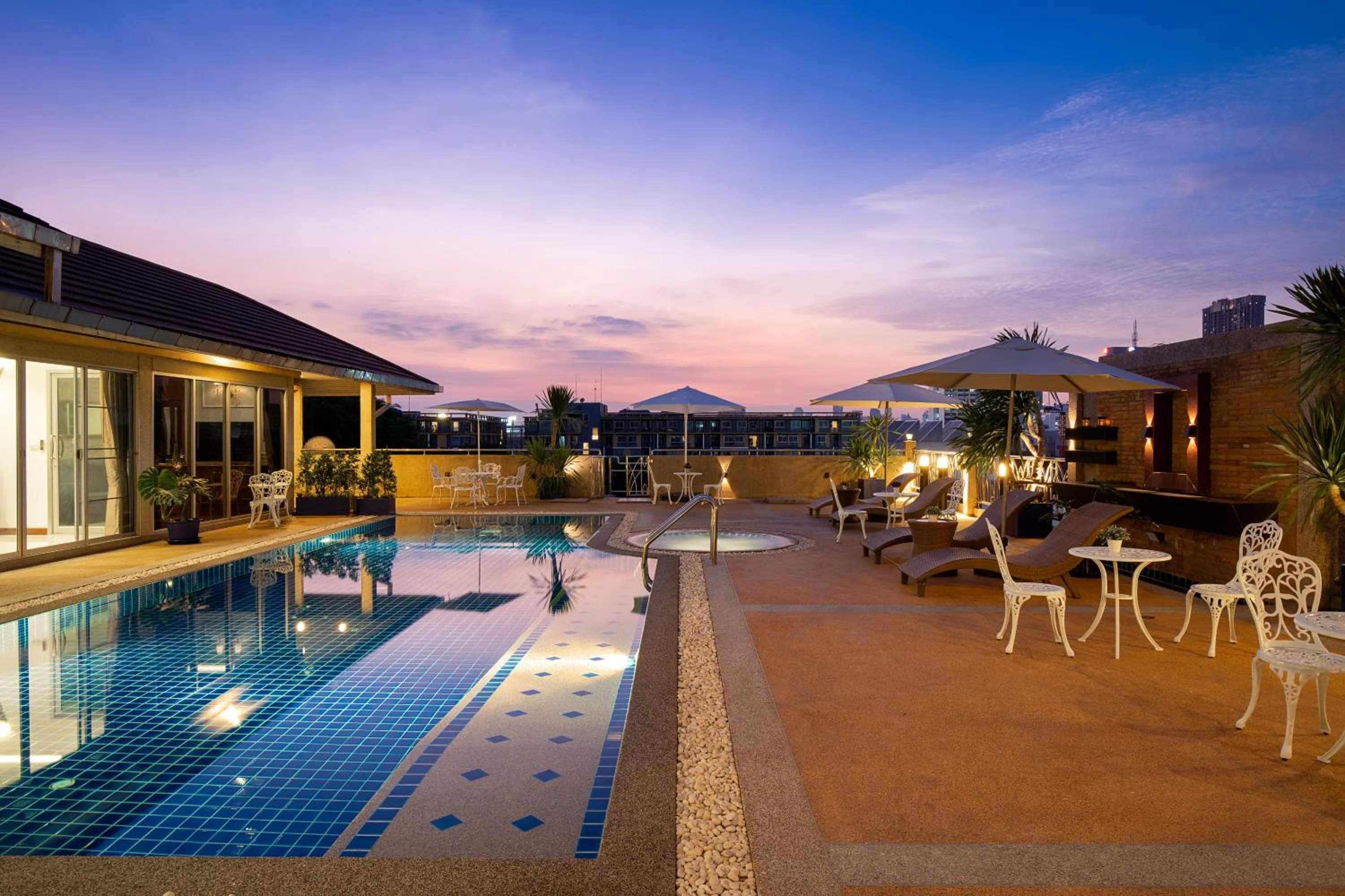 Swimming pool in Capitel Rama 4