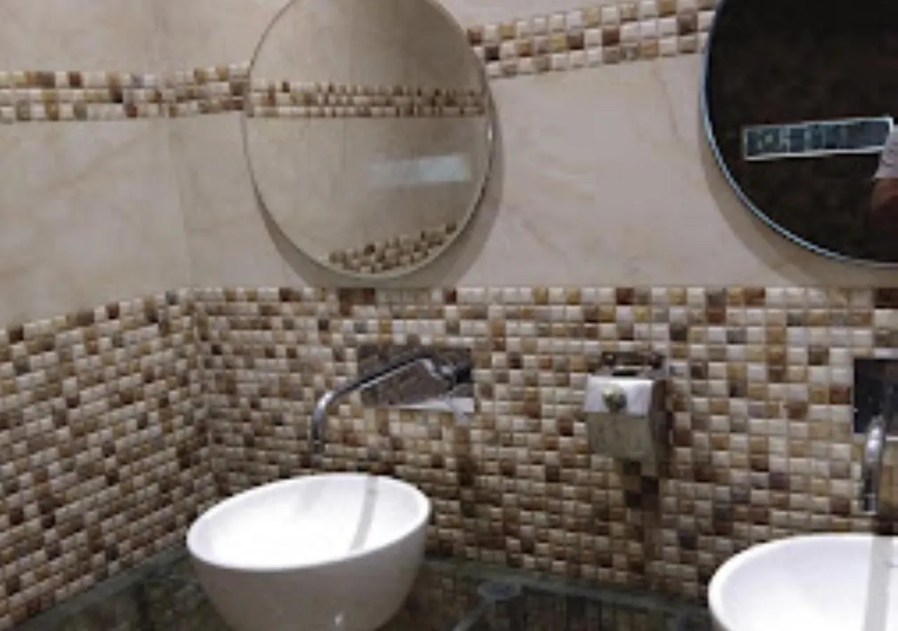 Shower in Hotel R.K.Palace Jharkhand