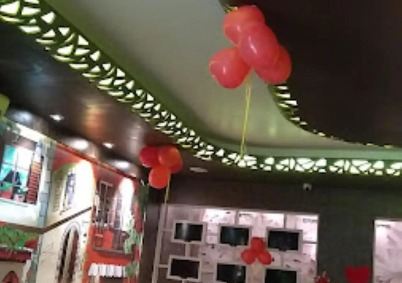 Restaurant/places to eat in Hotel R.K.Palace Jharkhand