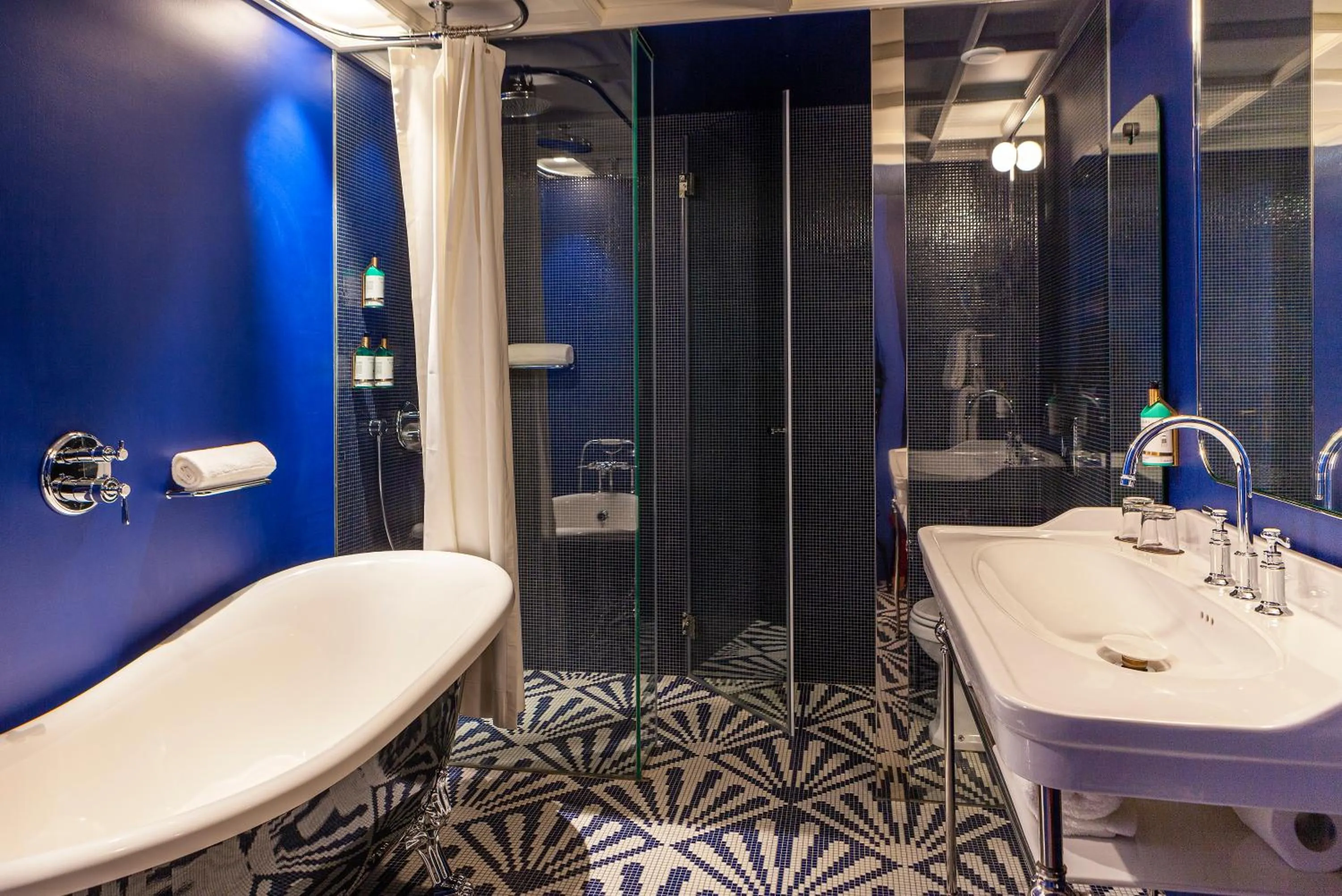 Shower in Art Legacy Hotel Baixa-Chiado