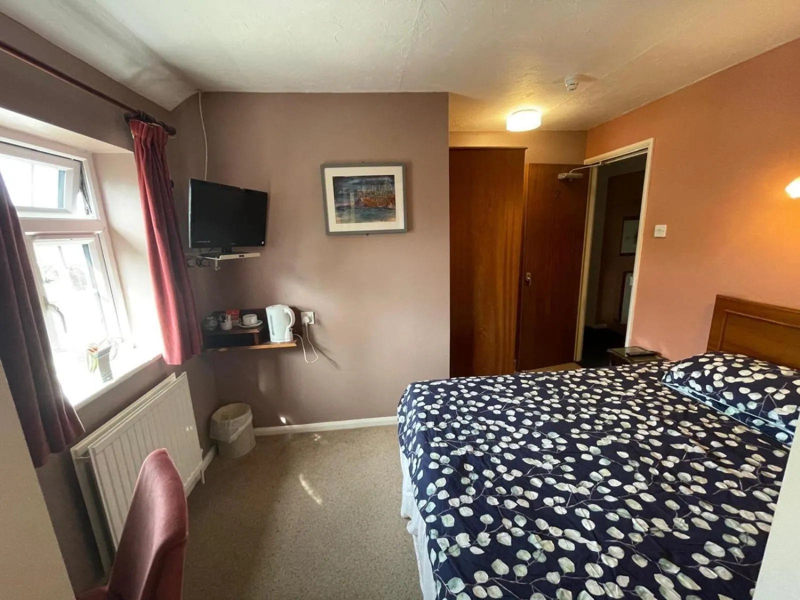 Bedroom, Bed in The Prince of Wales