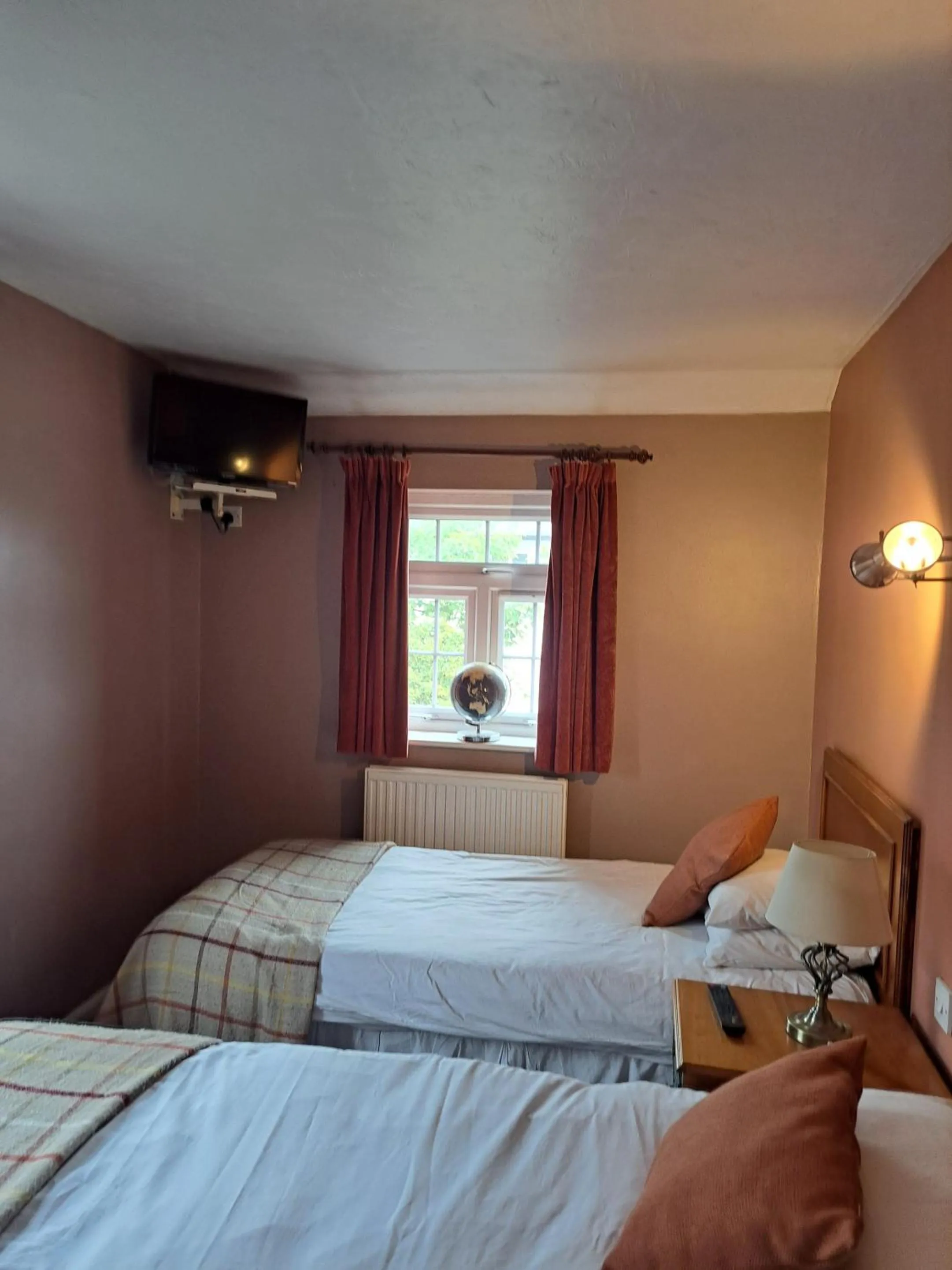 Bedroom, Bed in The Prince of Wales