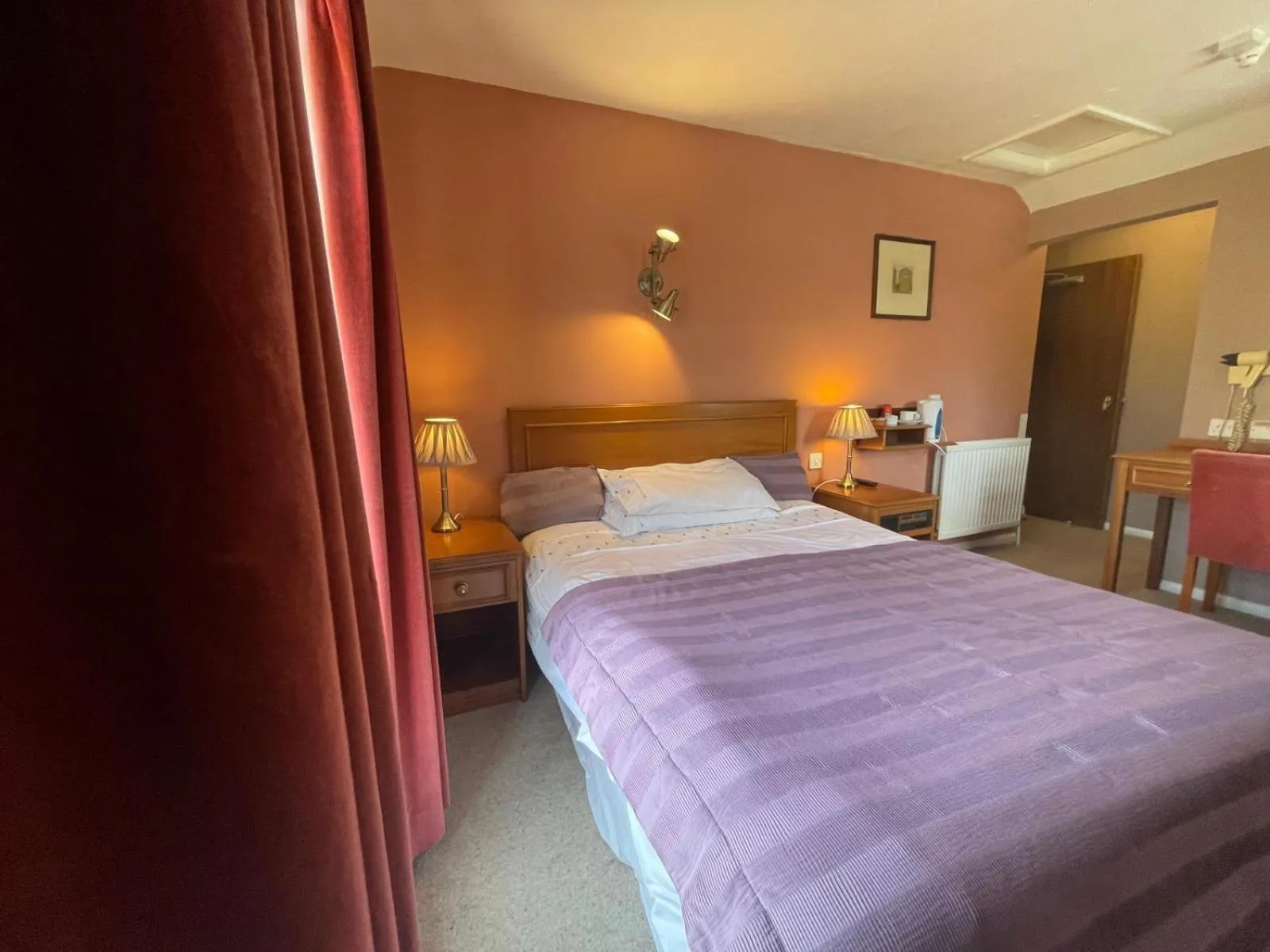 Bedroom, Bed in The Prince of Wales