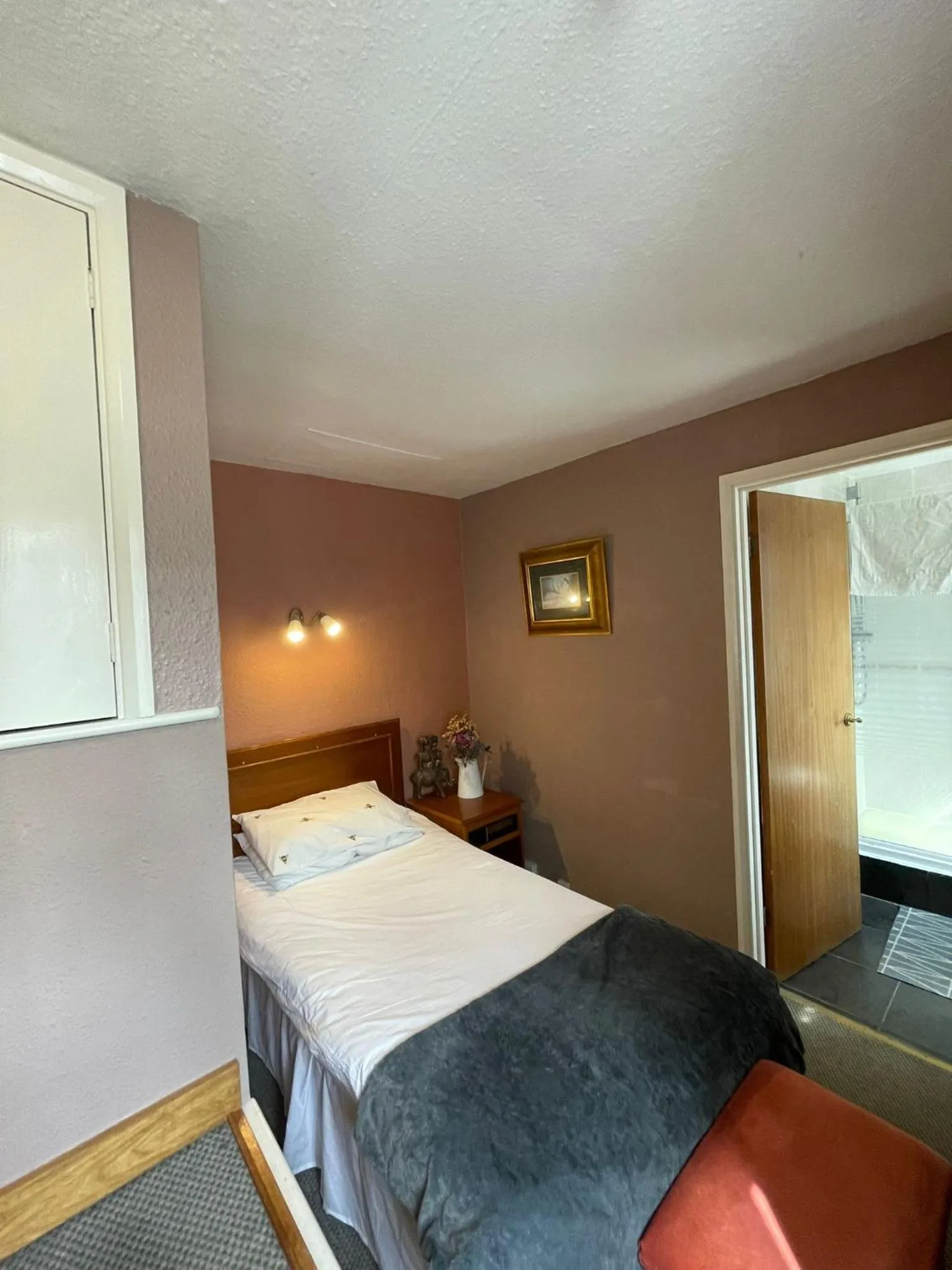 Bedroom, Bed in The Prince of Wales