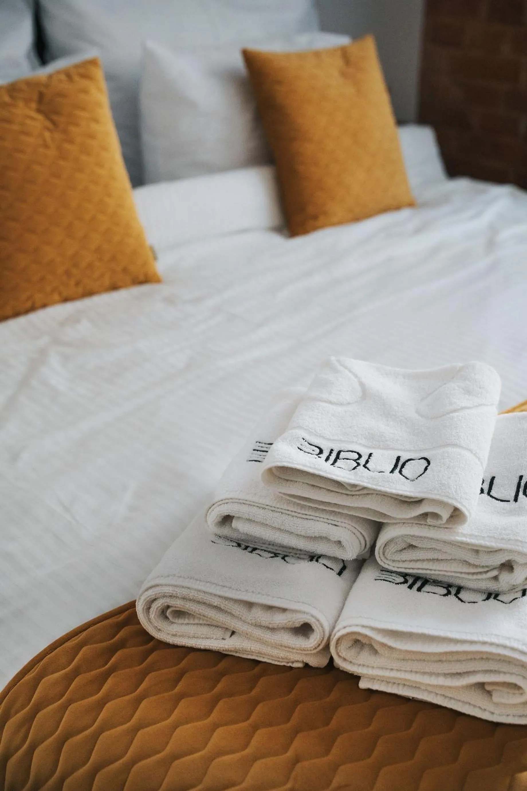 towels, Bed in Apartamenty BIBLIO