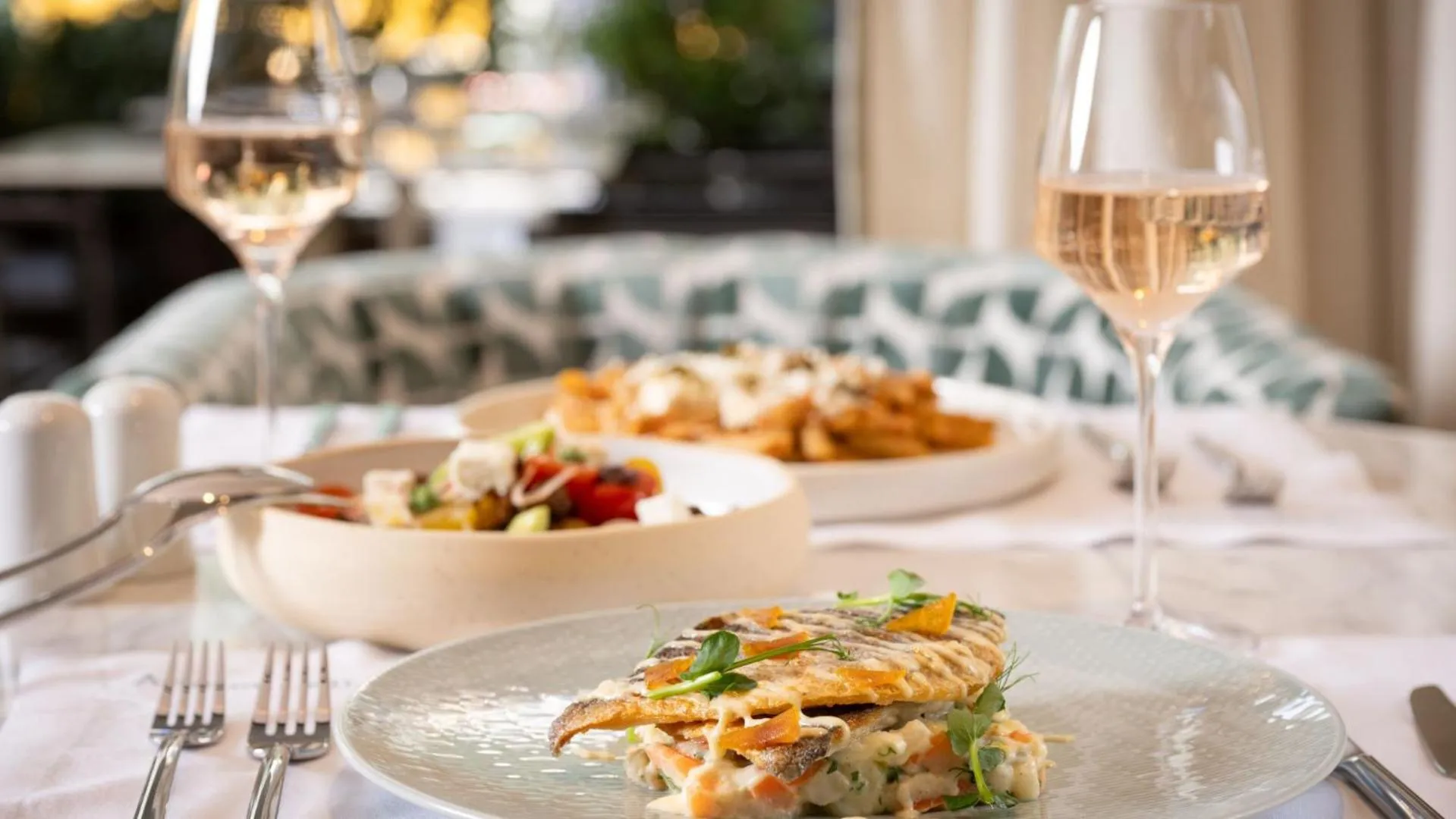 Food and drinks in Mitsis N'U Piraeus Port