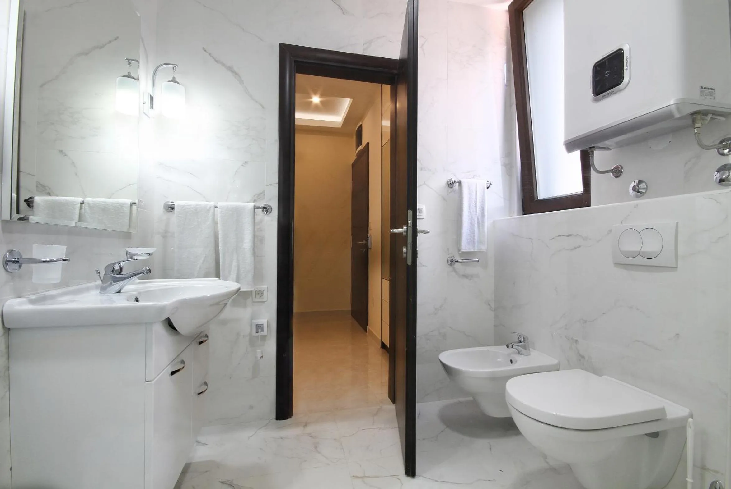 Photo of the whole room in Shine residence