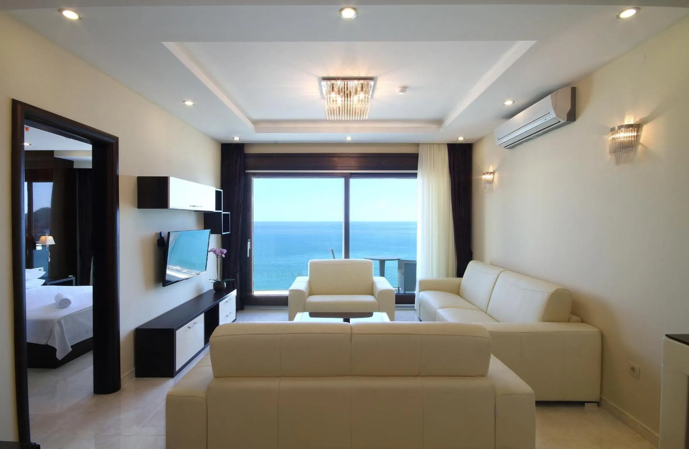 Living room, Bed in Shine residence