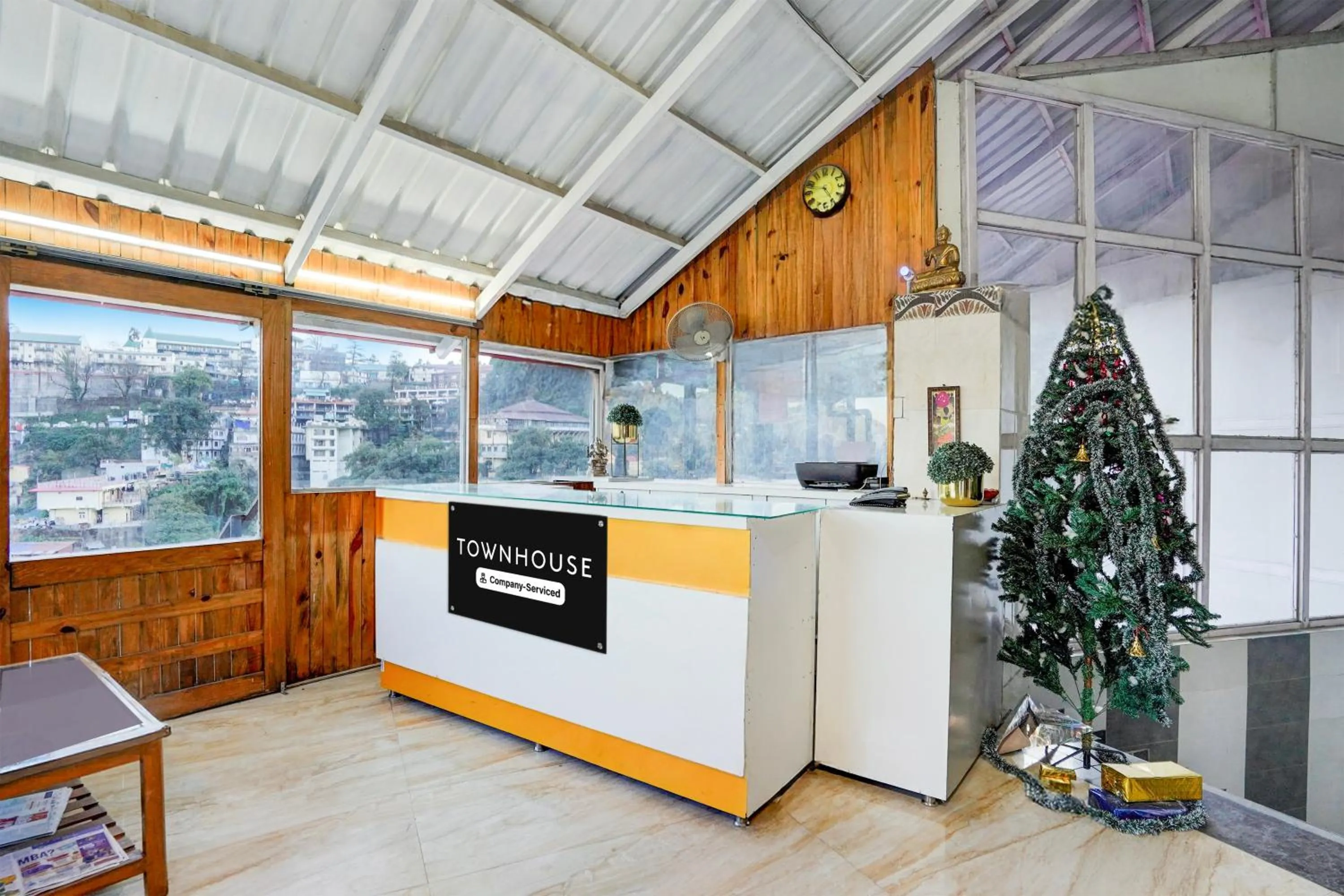 Lobby or reception in Townhouse Mall Road Near Library Chowk