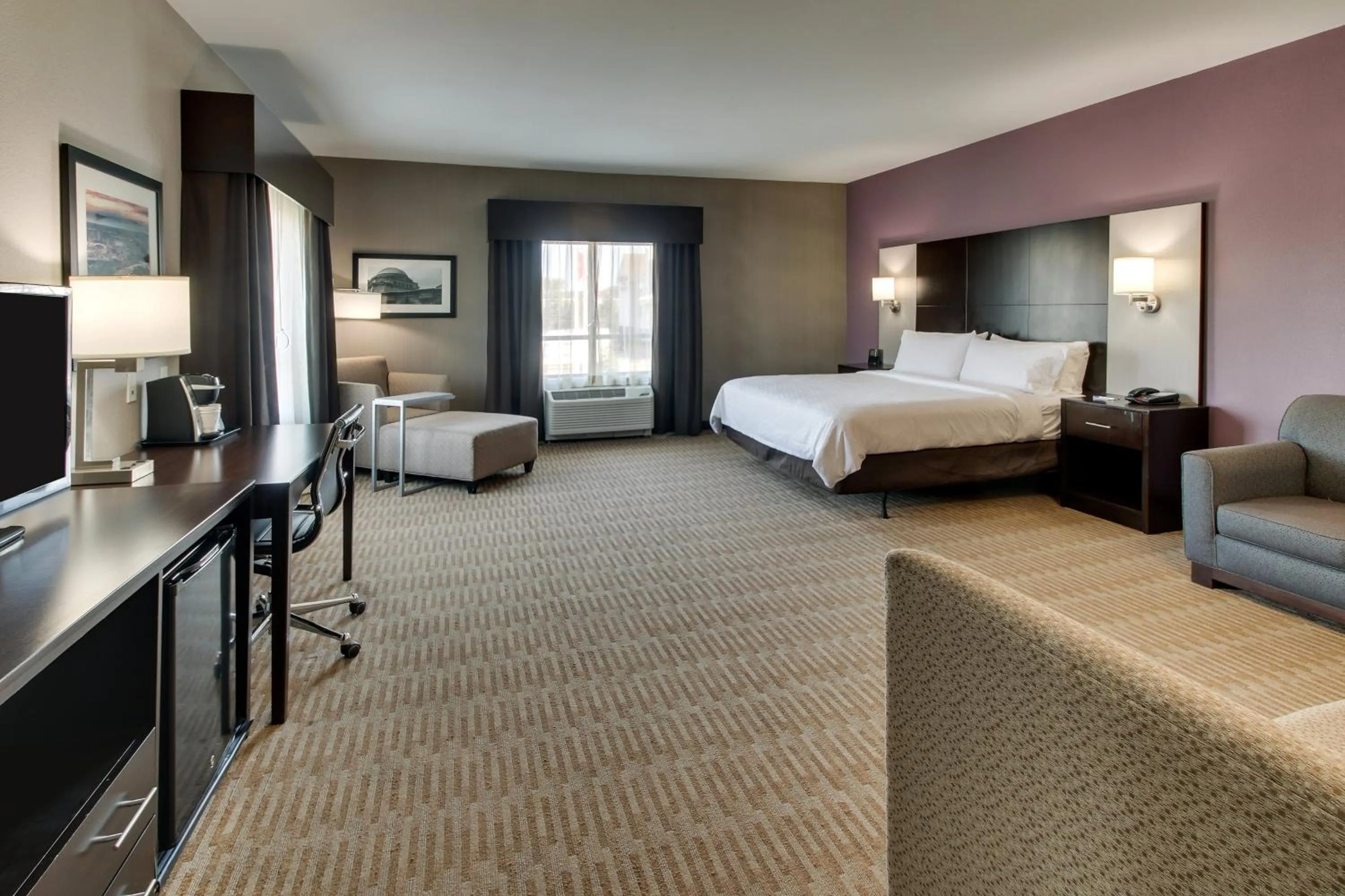 Photo of the whole room, Bed in Holiday Inn Express Cheektowaga North East by IHG