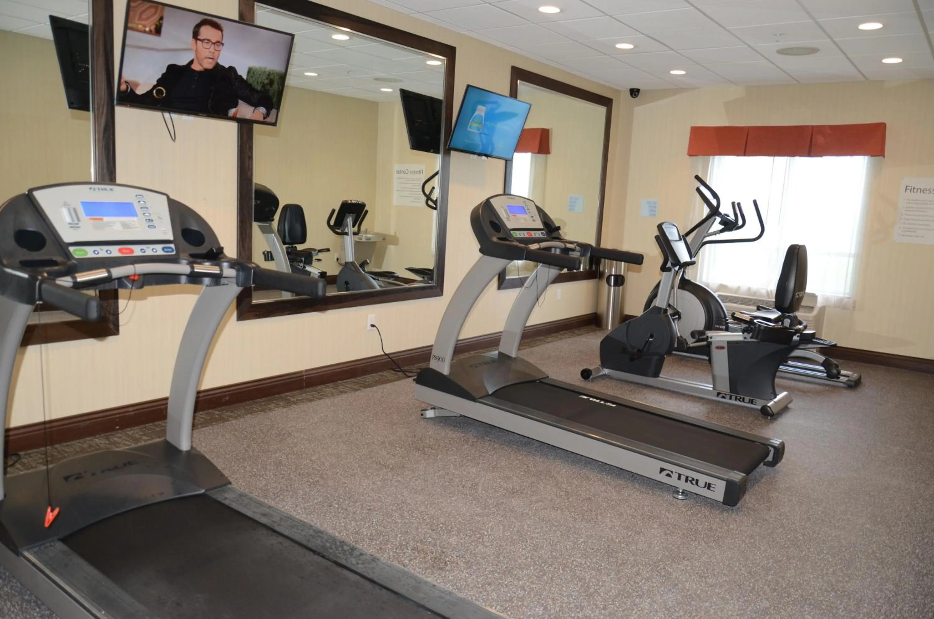 Fitness centre/facilities in Holiday Inn Express Cheektowaga North East by IHG