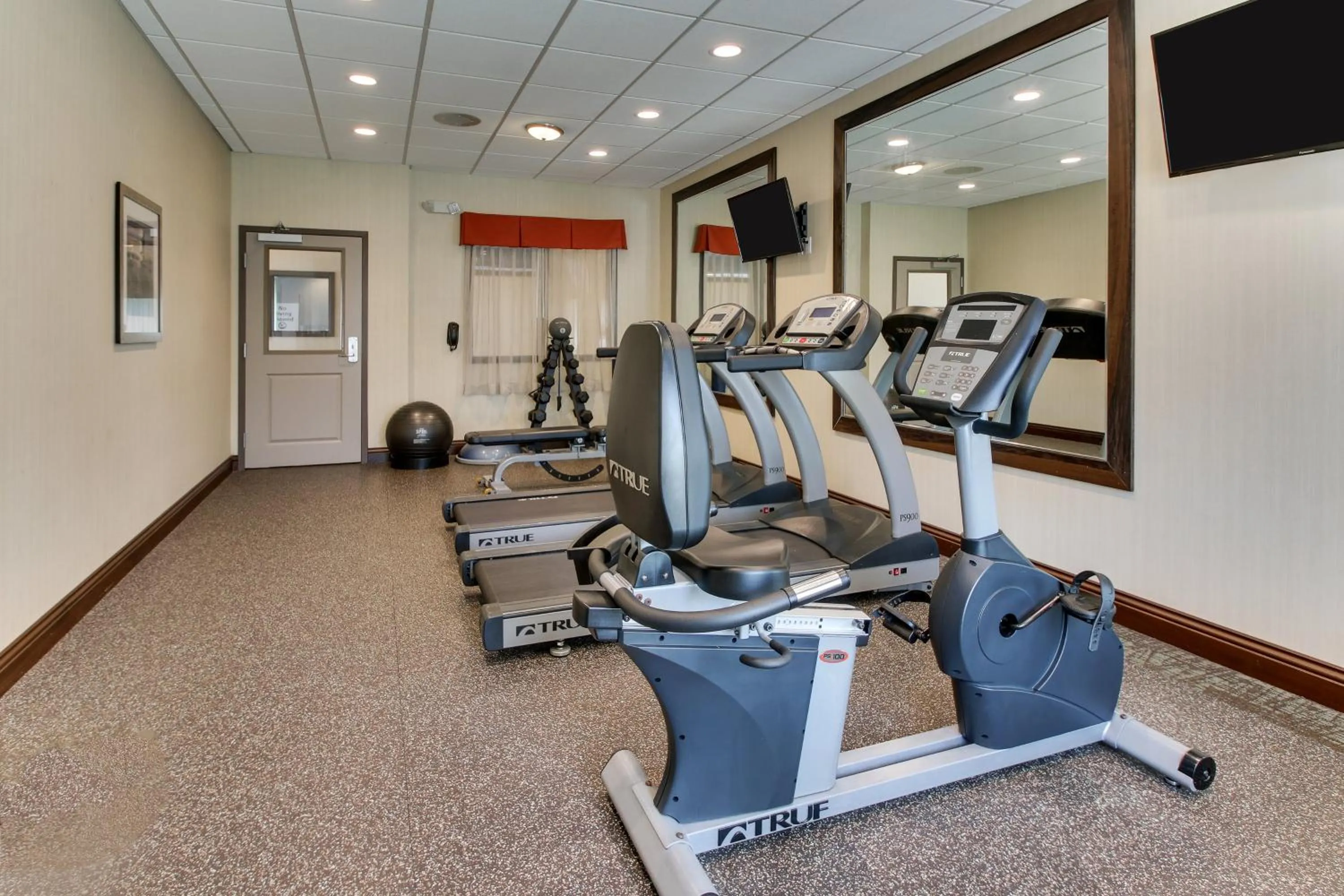 Fitness centre/facilities in Holiday Inn Express Cheektowaga North East by IHG
