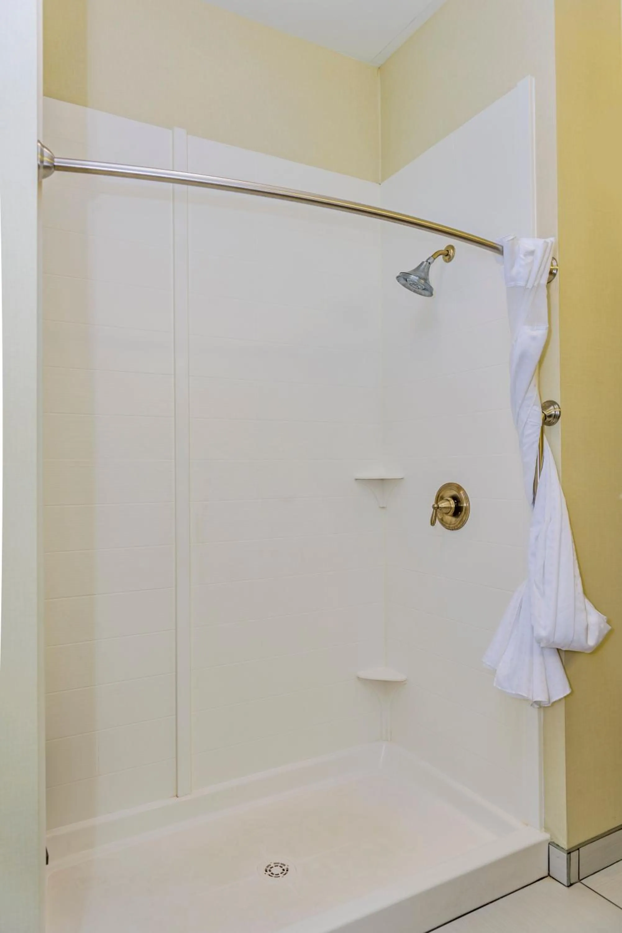 Photo of the whole room in Holiday Inn Express Cheektowaga North East by IHG