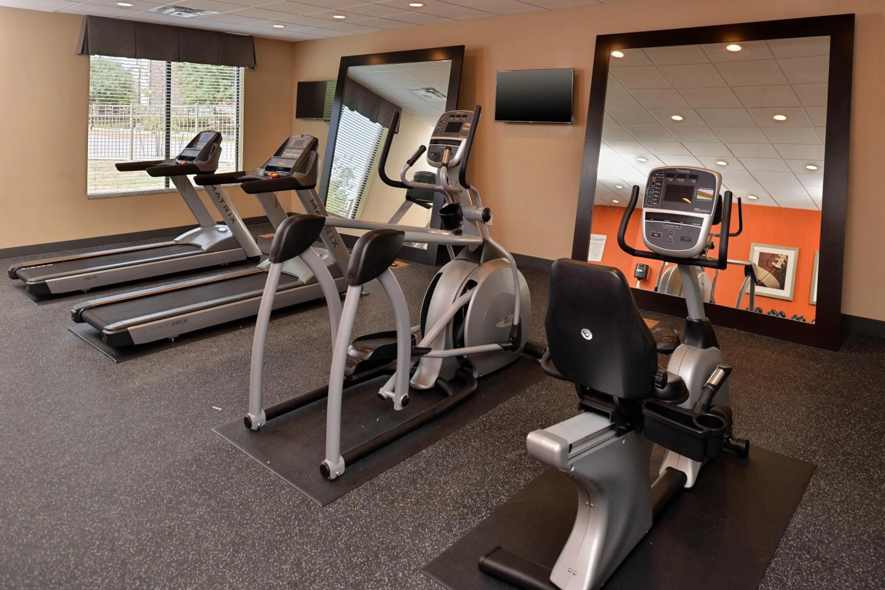 Fitness centre/facilities in Holiday Inn Express & Suites Austin South by IHG