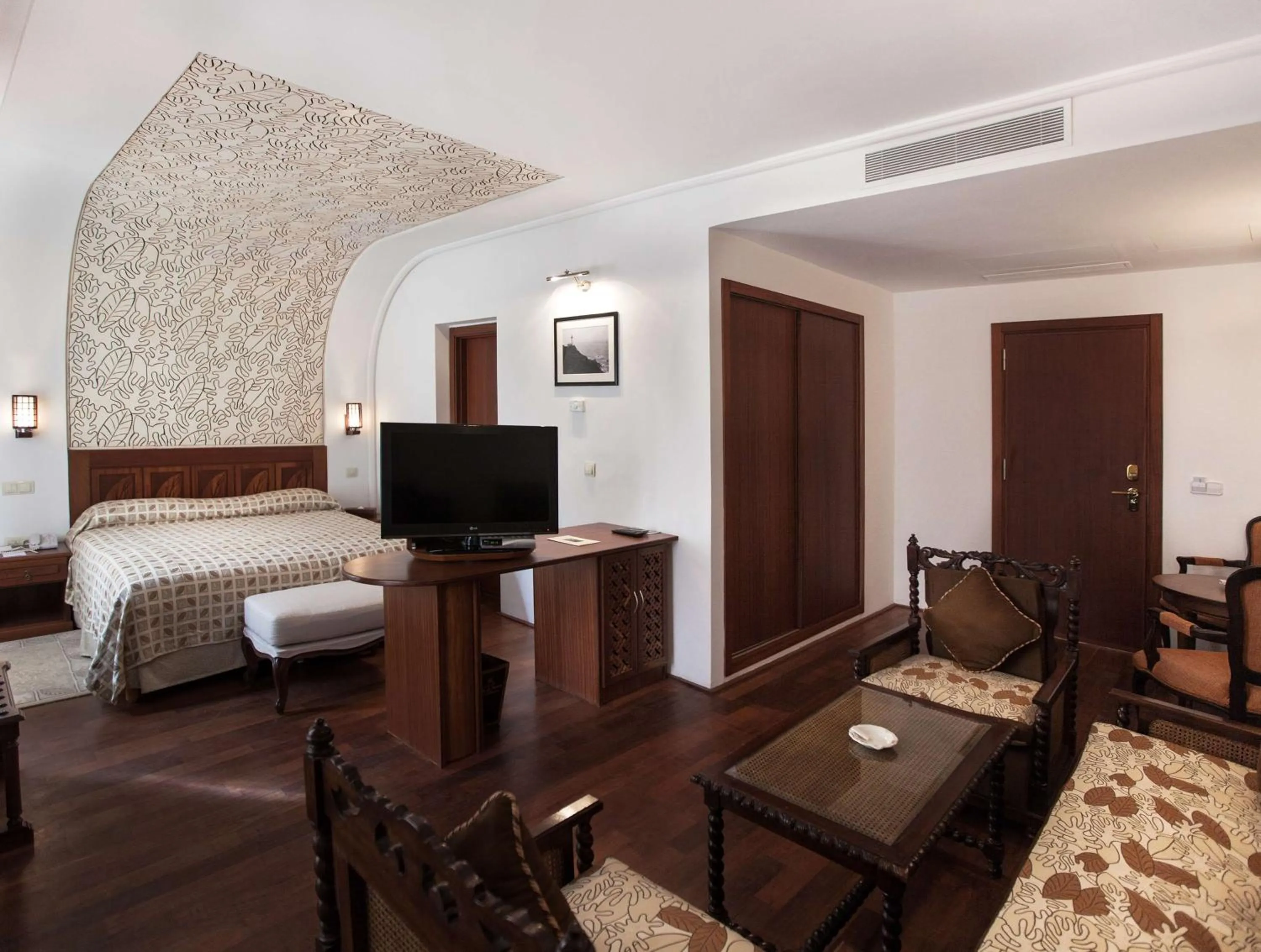 Bed in Grand Hotel Villa de France