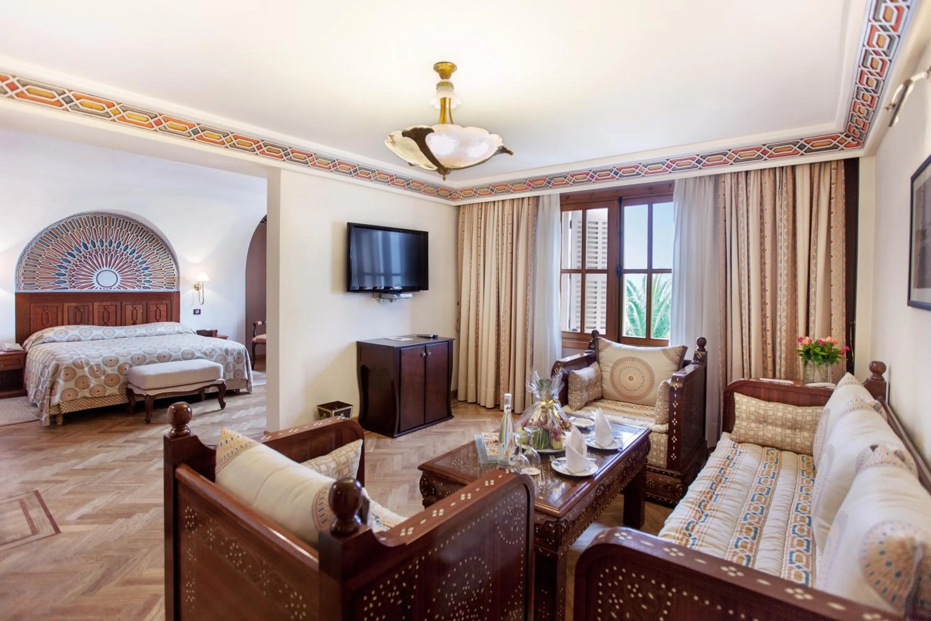 Living room, Bed in Grand Hotel Villa de France