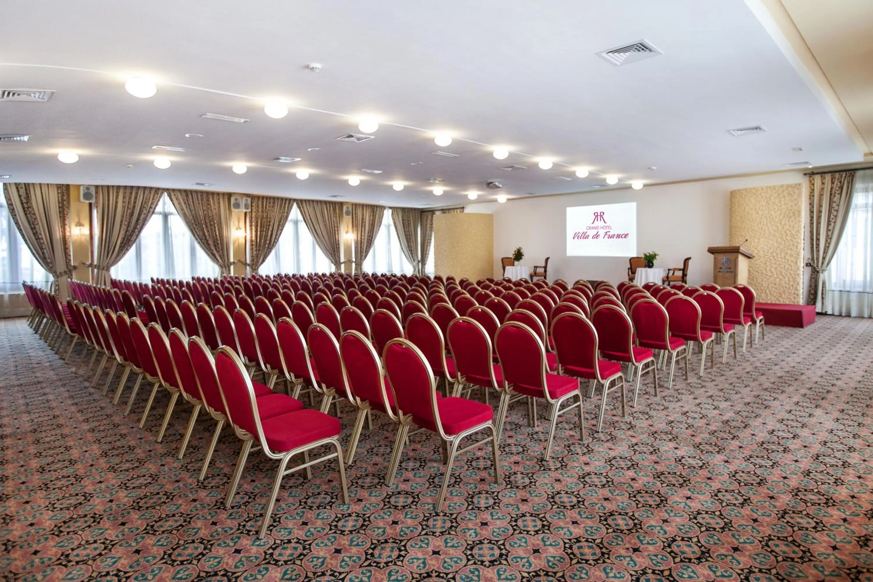 Business facilities in Grand Hotel Villa de France