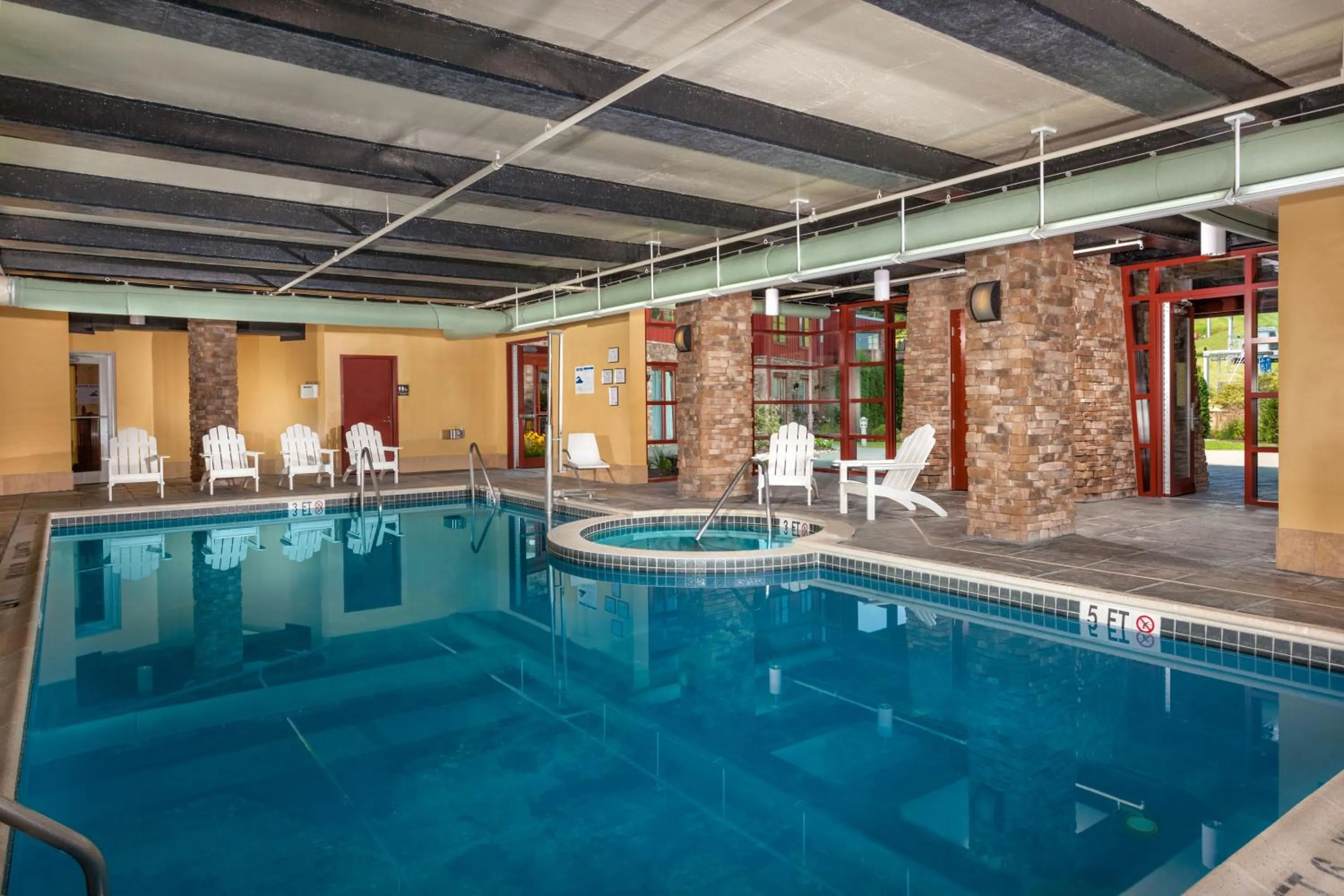 Swimming pool in Bear Creek Mountain Resort