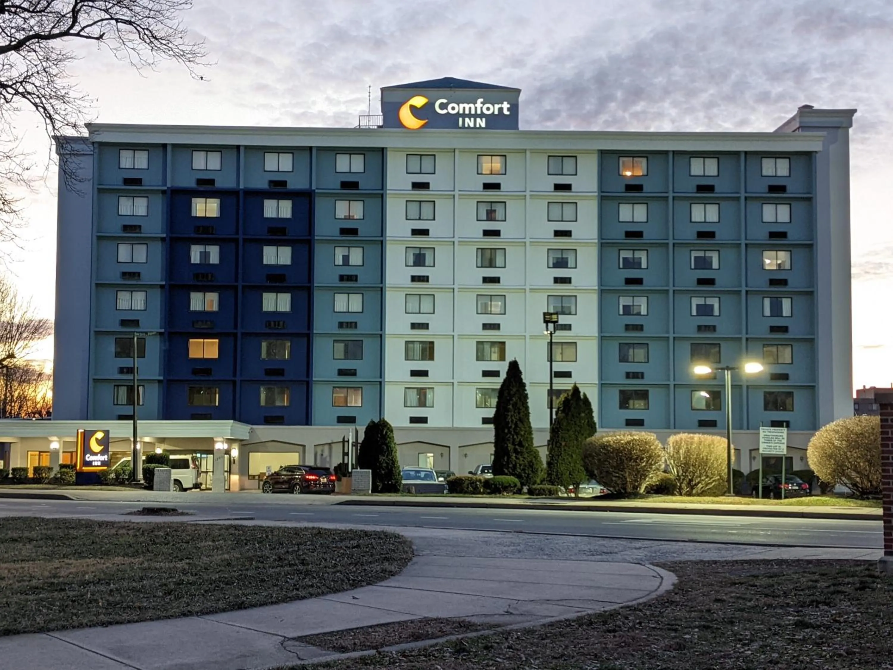 Property building in Comfort Inn Philadelphia International Airport West