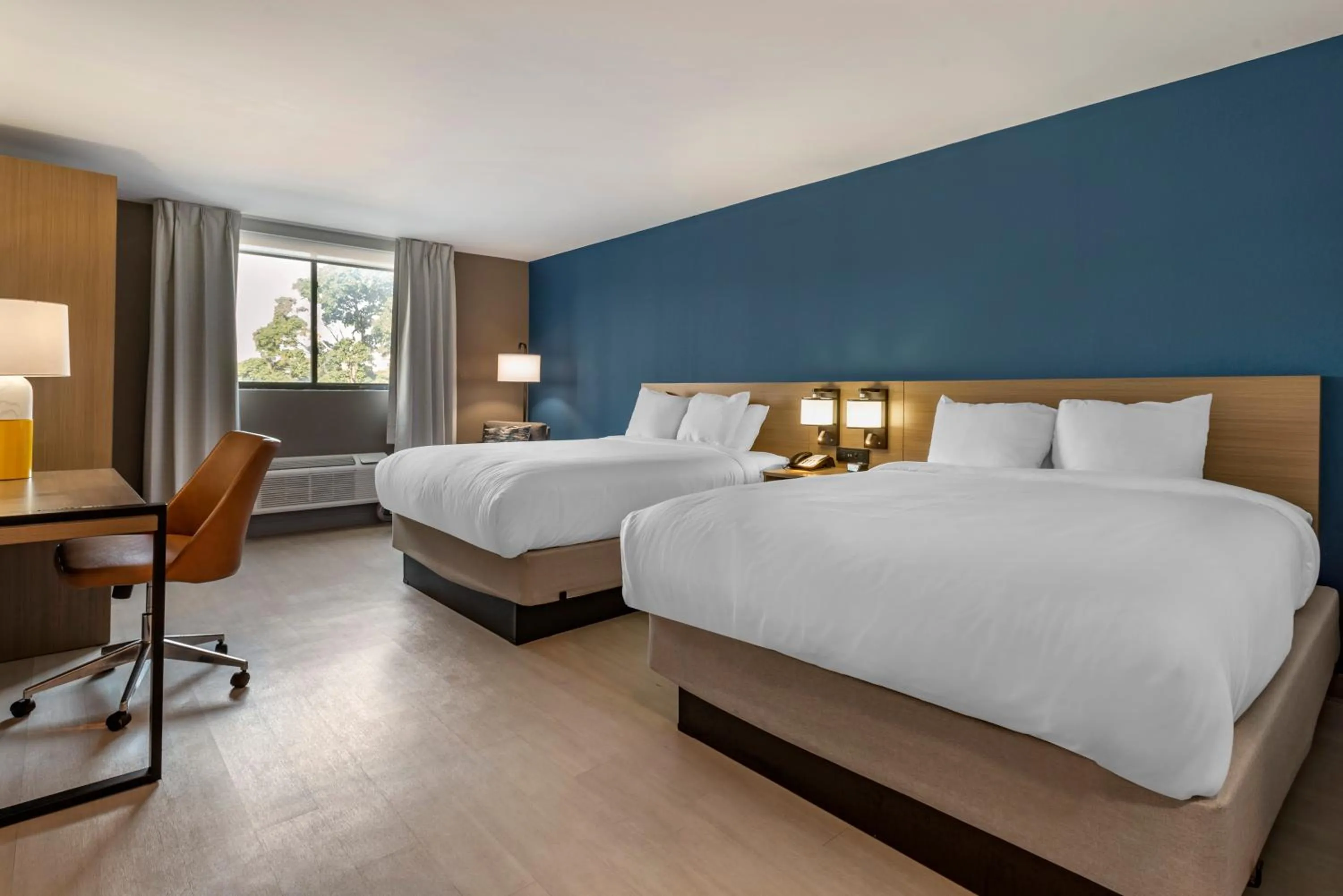 Photo of the whole room, Bed in Comfort Inn Philadelphia International Airport West