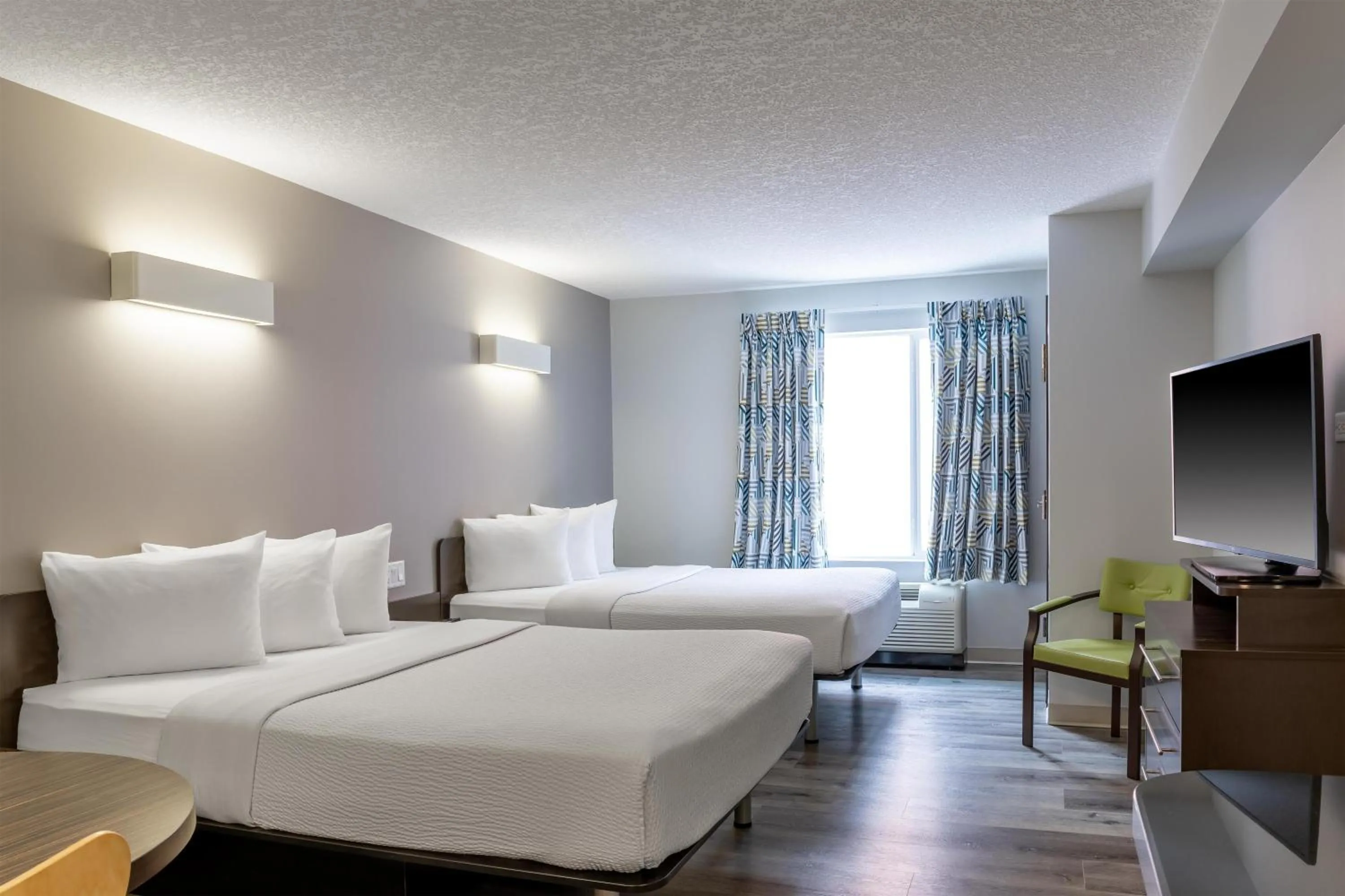 Bedroom, Bed in Motel 6 Airdrie