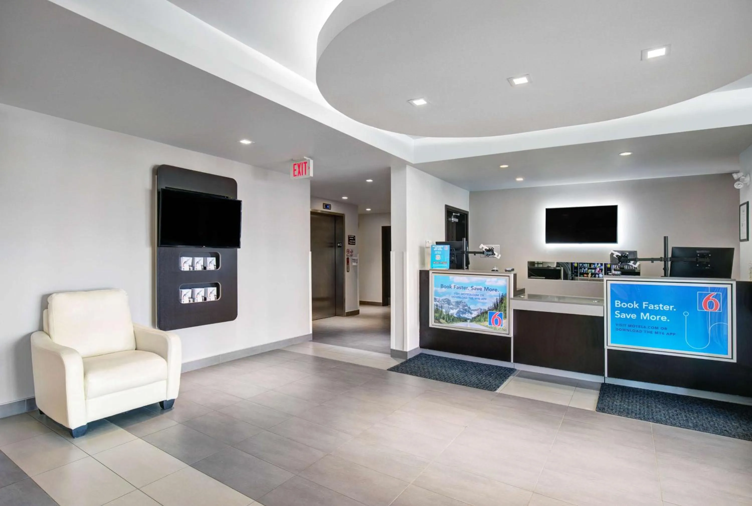 Lobby or reception in Motel 6 Airdrie