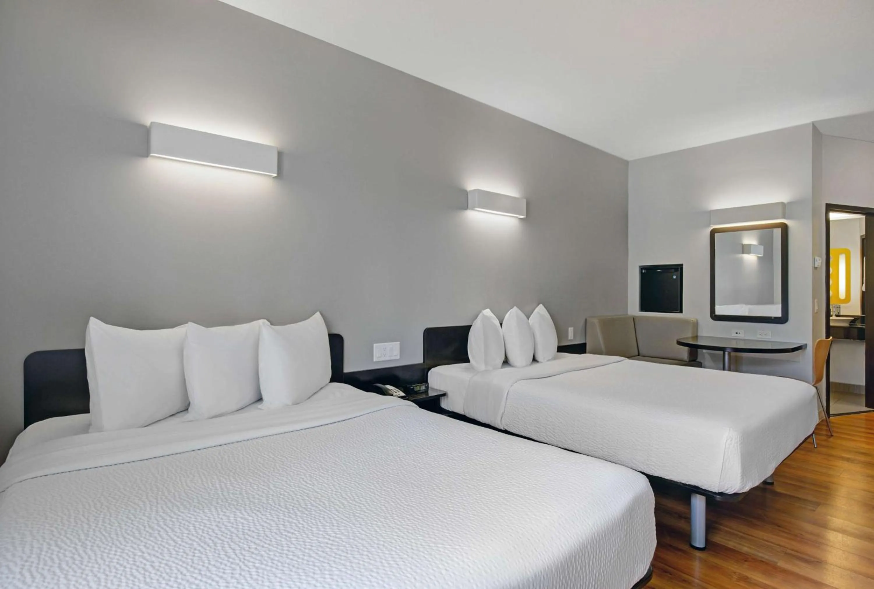 Bedroom, Bed in Motel 6 Airdrie