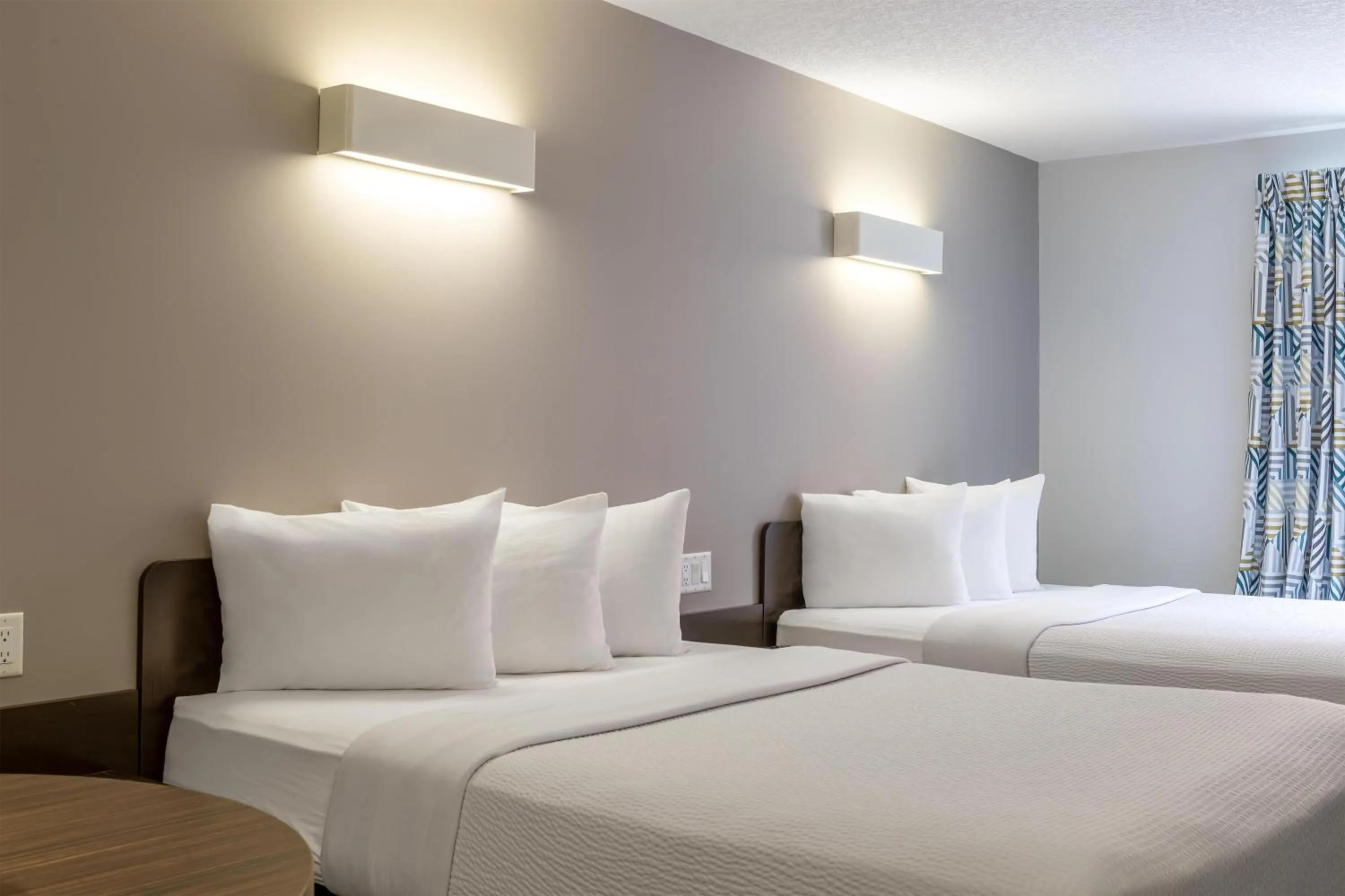 Bedroom, Bed in Motel 6 Airdrie