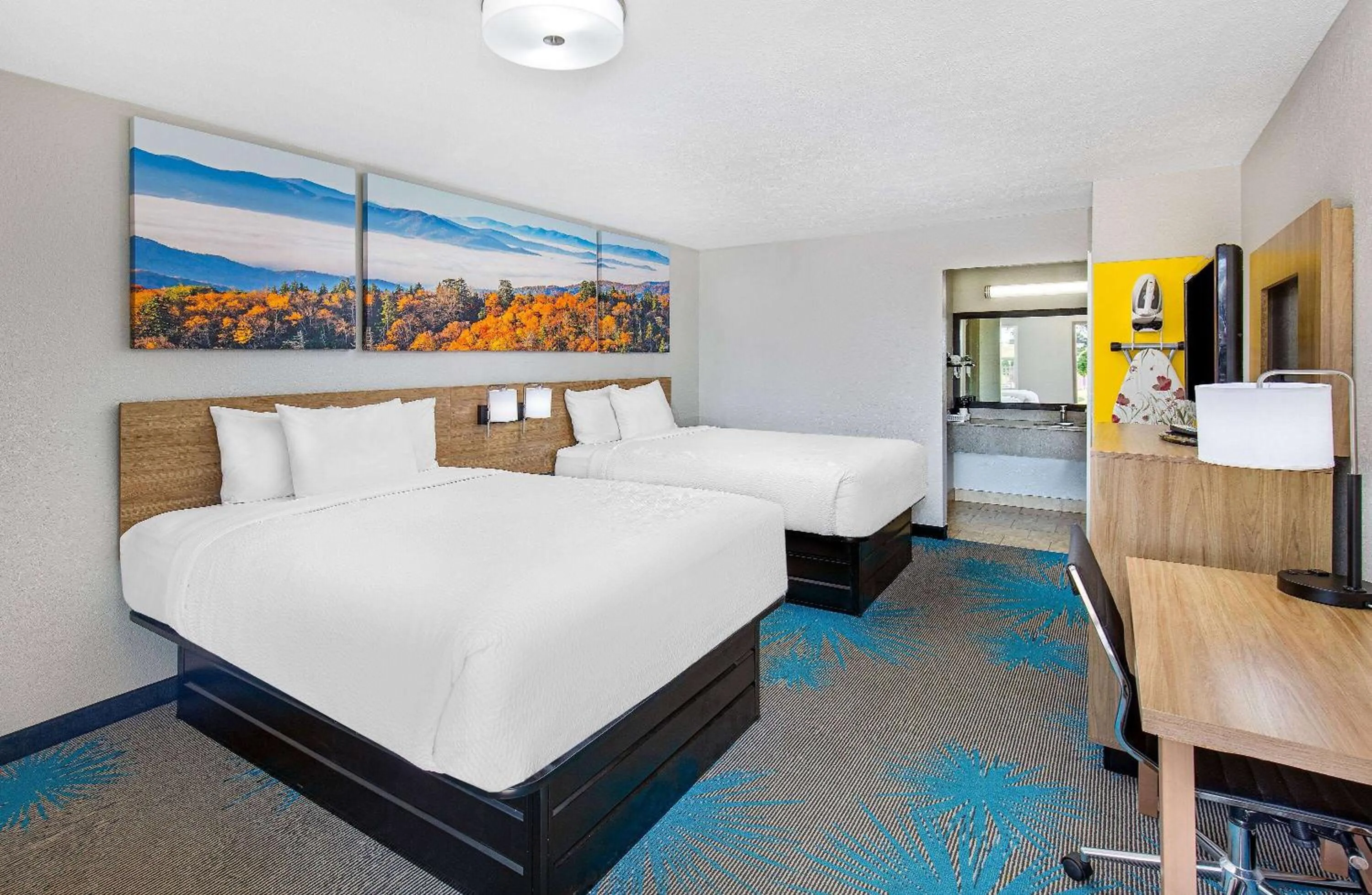 Photo of the whole room, Bed in Days Inn by Wyndham Savannah