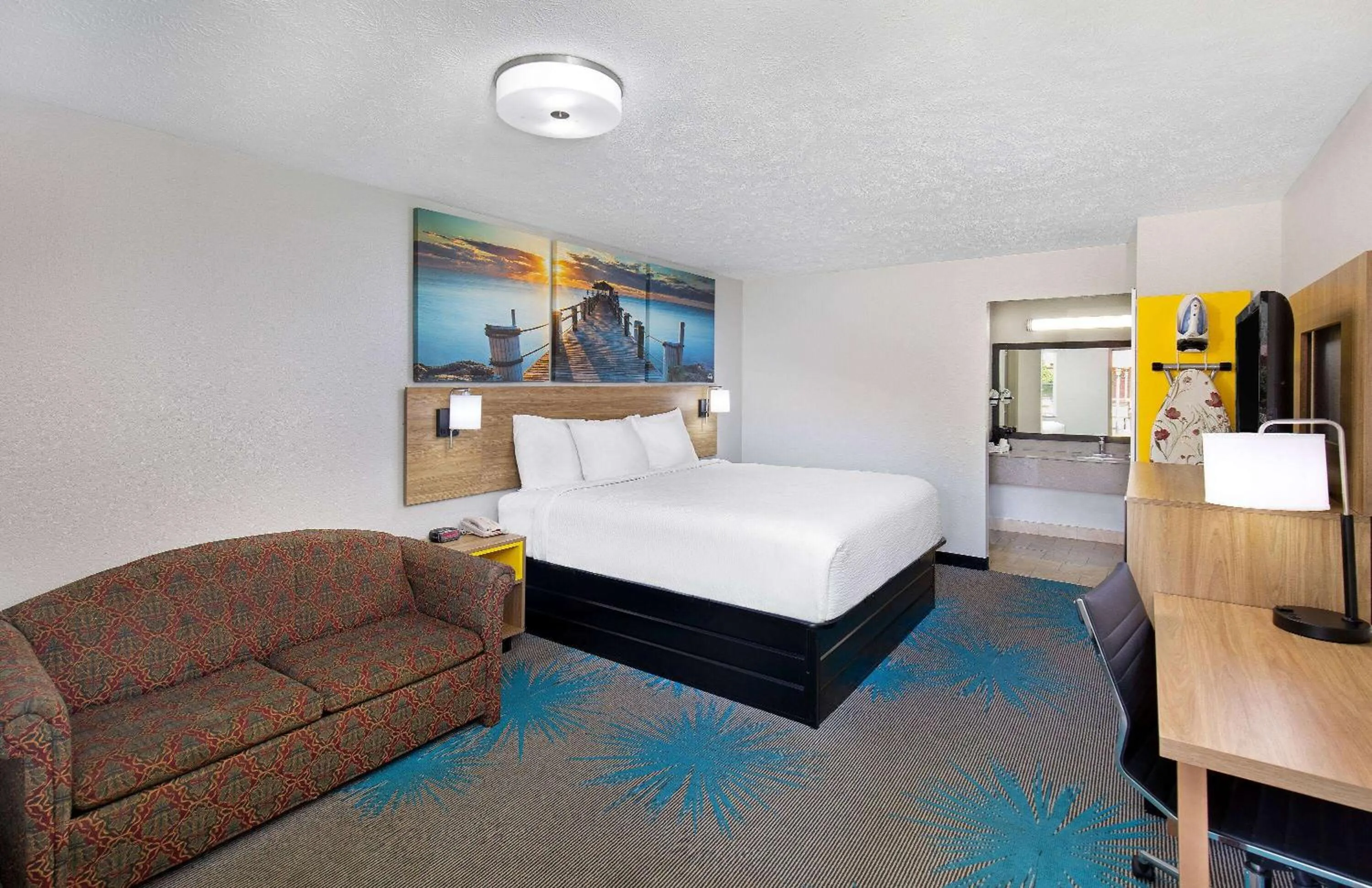 Bed in Days Inn by Wyndham Savannah
