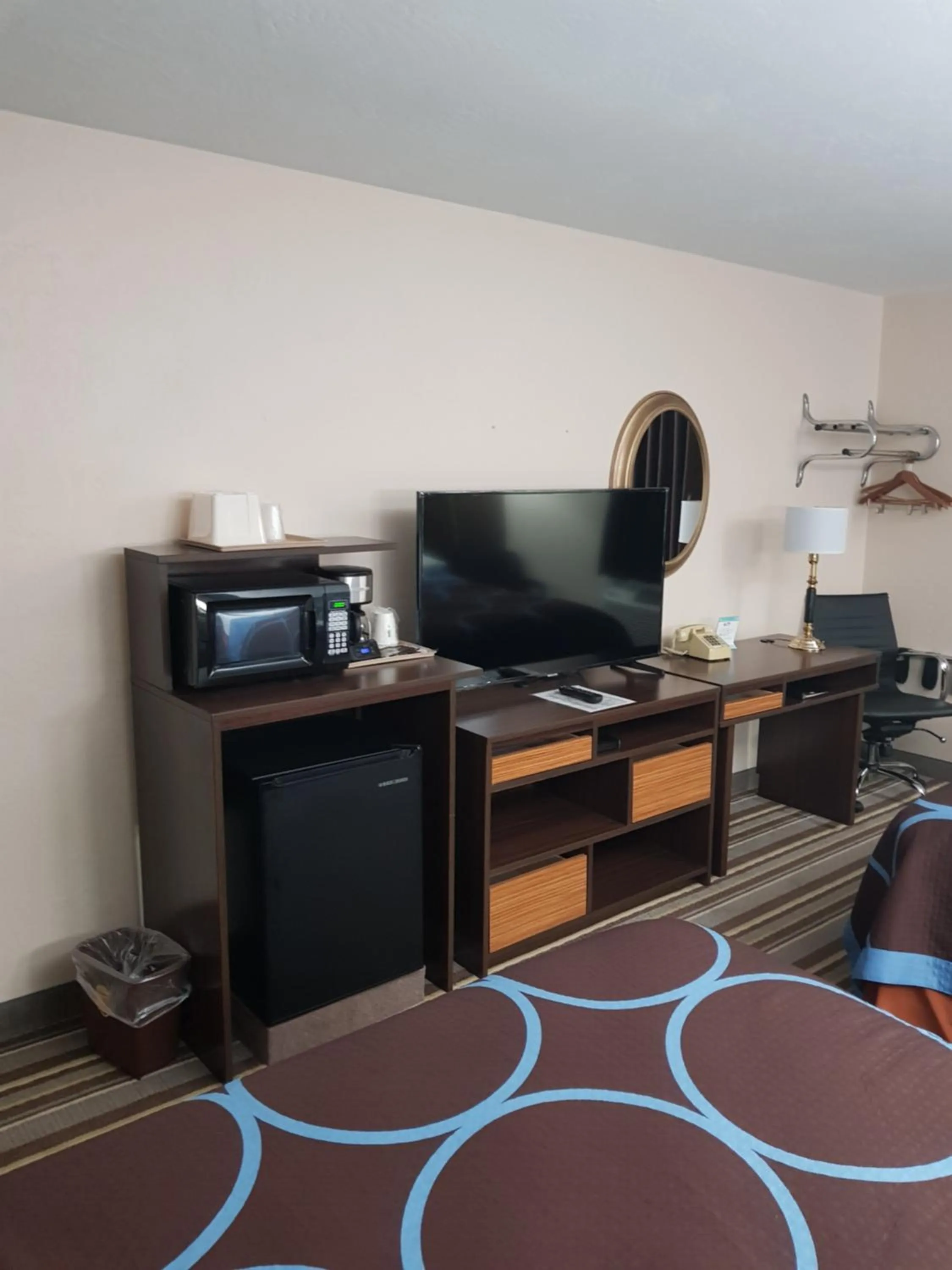 TV and multimedia in Super 8 by Wyndham Shelton